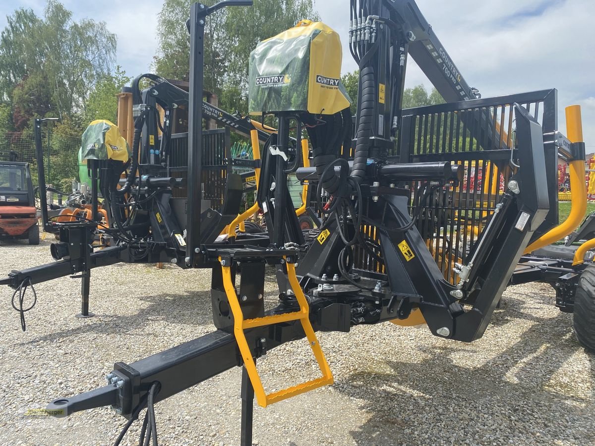 Rückewagen & Rückeanhänger des Typs Country T 90S / 700 Pro, Neumaschine in Senftenbach (Bild 2)