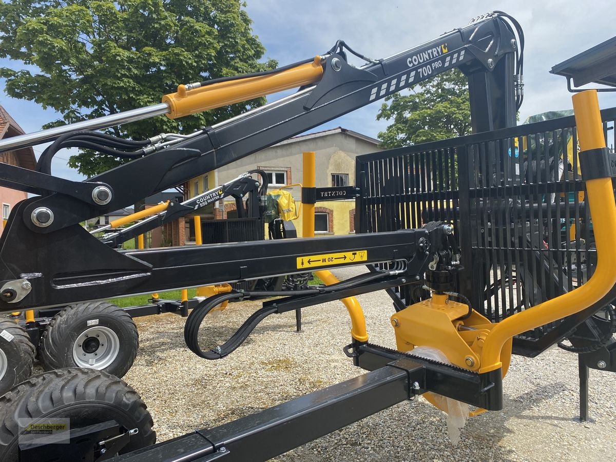 Rückewagen & Rückeanhänger des Typs Country T 90S / 700 Pro, Neumaschine in Senftenbach (Bild 4)