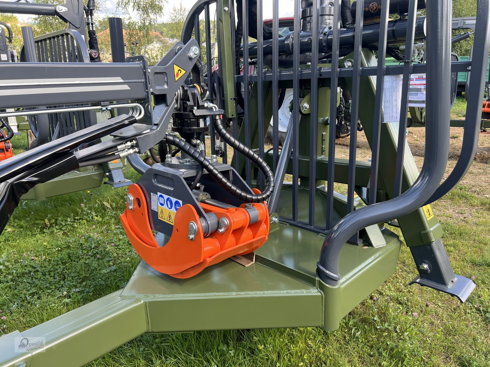 Rückewagen & Rückeanhänger des Typs Farma Rückewagen CT6,3-9, Neumaschine in Regen (Bild 2)