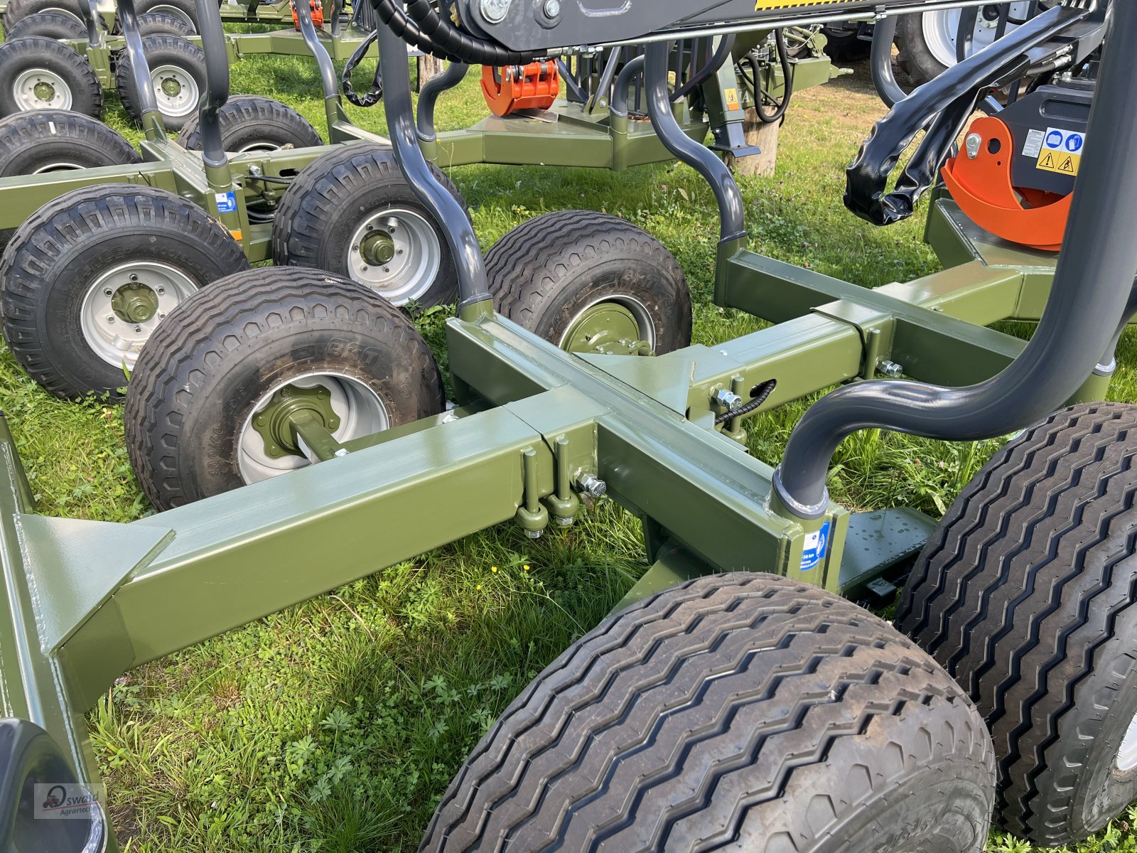 Rückewagen & Rückeanhänger des Typs Farma Rückewagen CT6,3-9, Neumaschine in Regen (Bild 3)