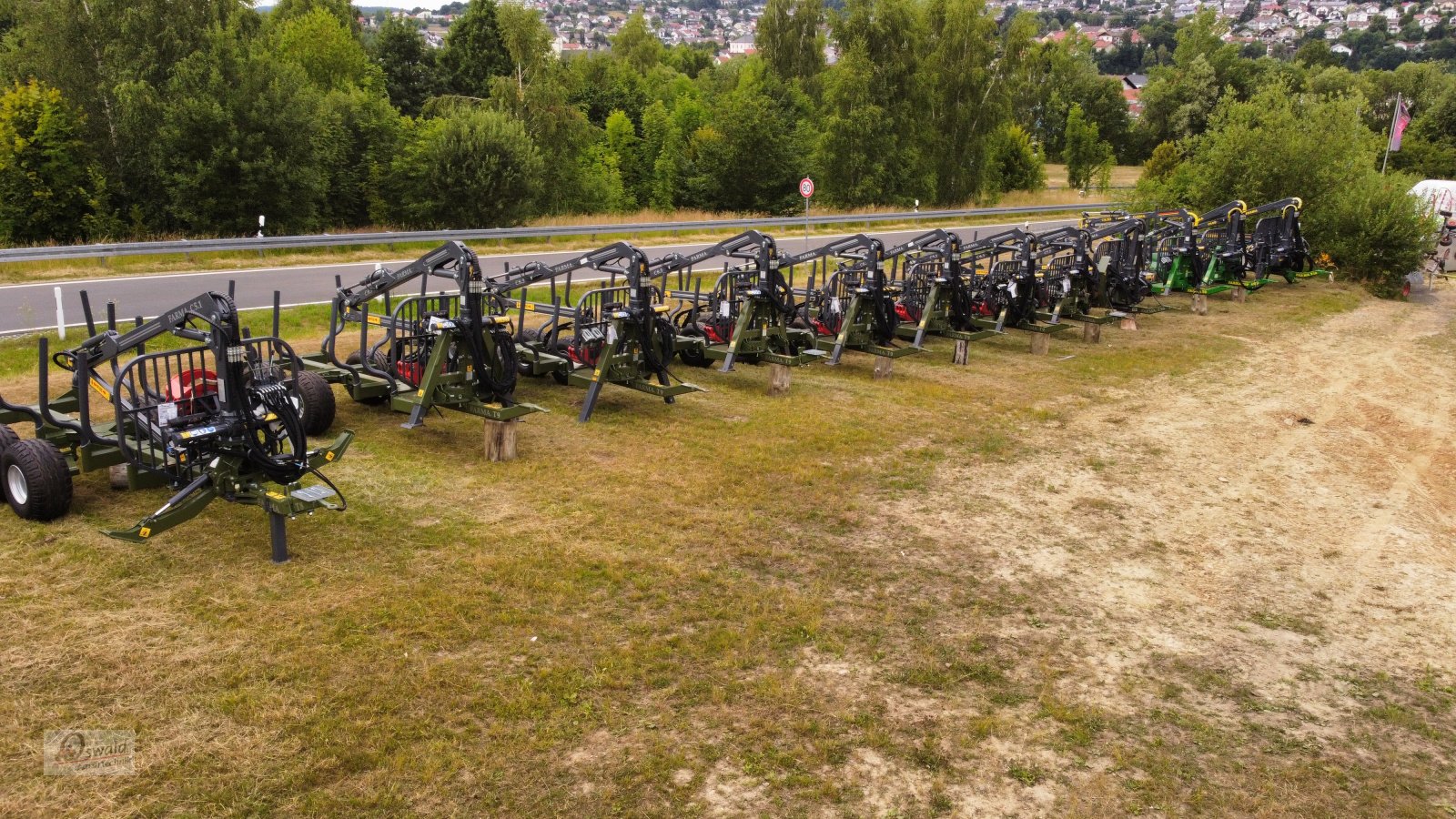 Rückewagen & Rückeanhänger des Typs Farma Rückewagen von 6-17 Tonnen, Neumaschine in Regen (Bild 5)