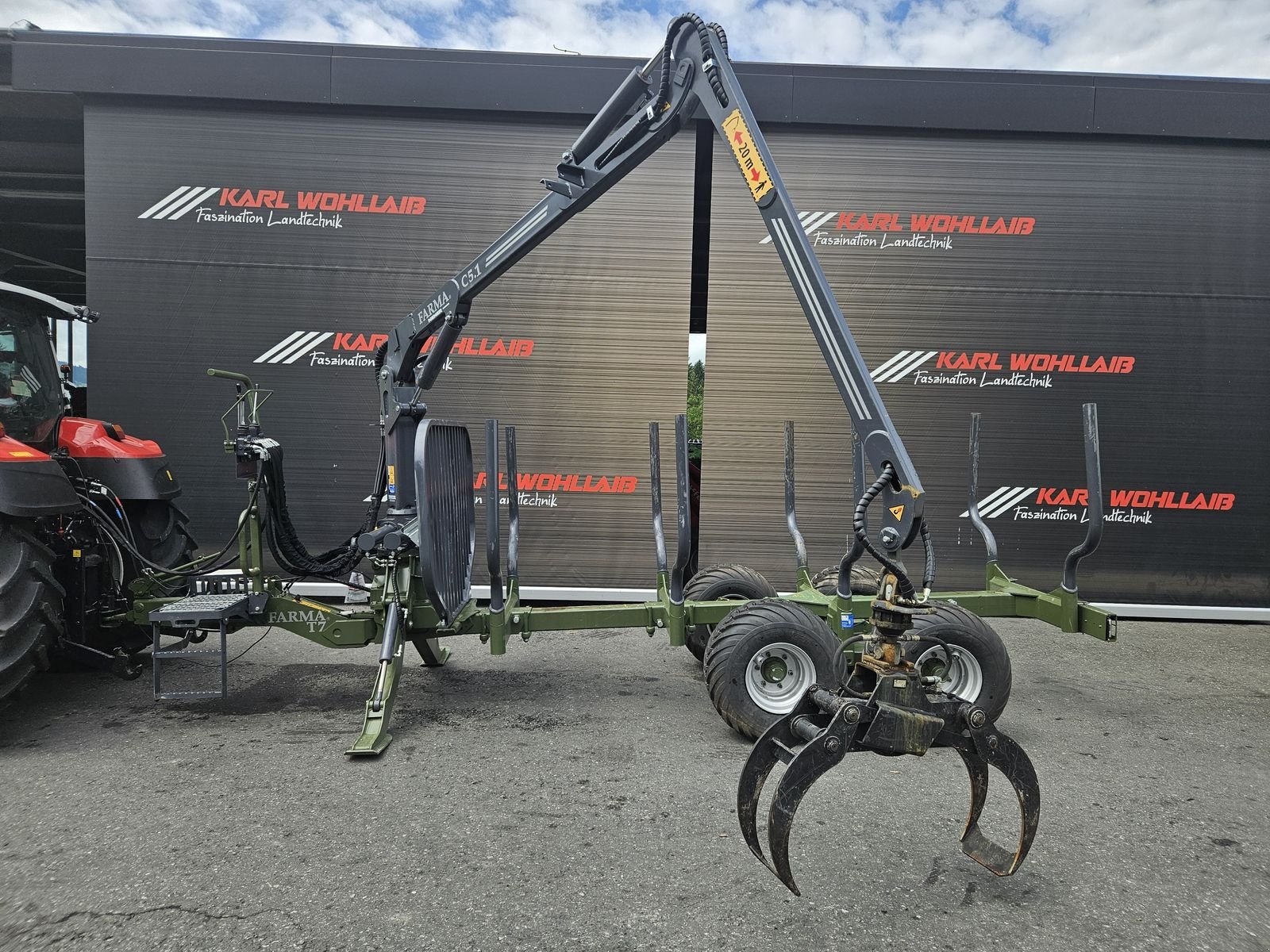 Rückewagen & Rückeanhänger van het type Farma T7 mit Kran C 5.1, Gebrauchtmaschine in Sulzberg (Foto 4)