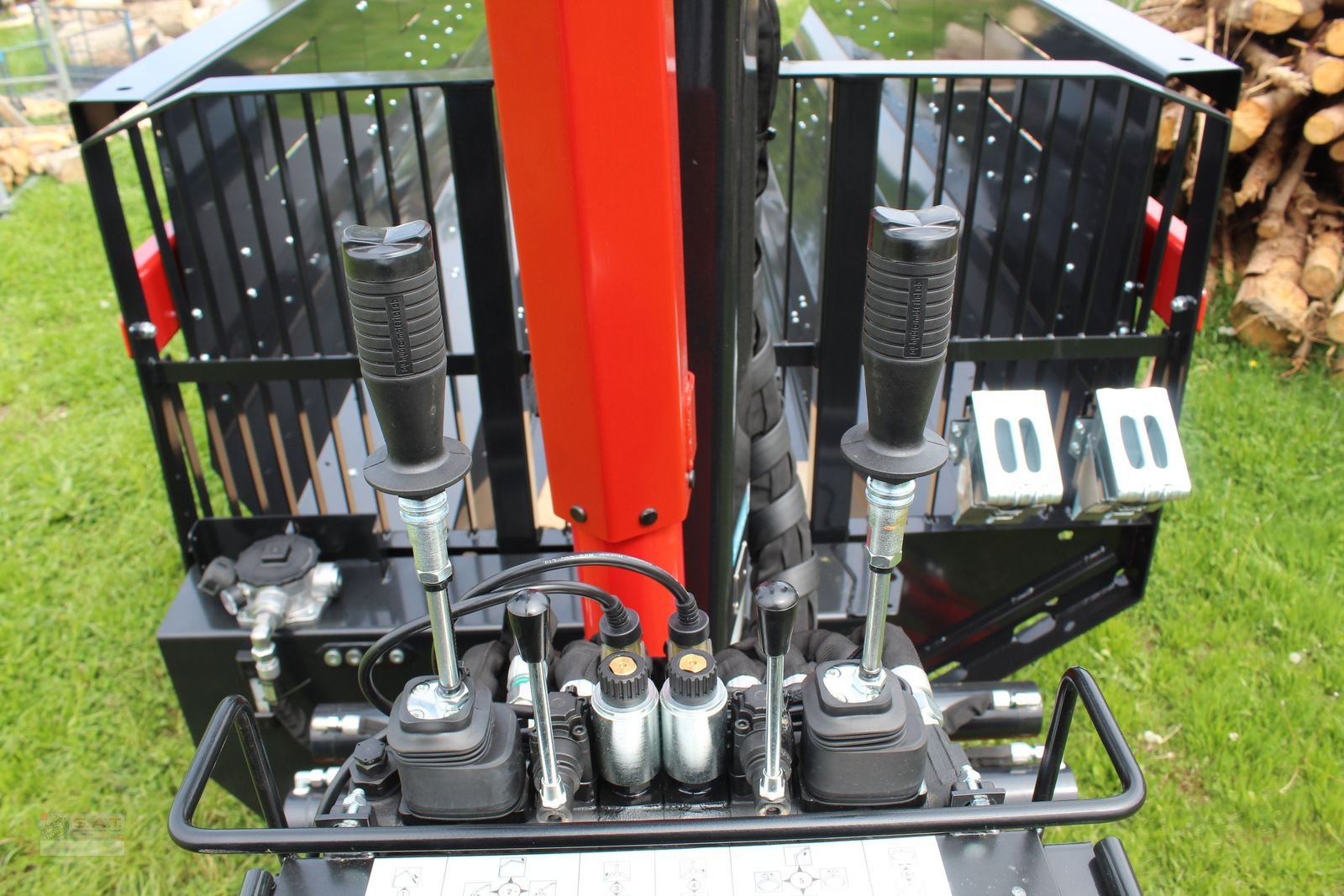 Rückewagen & Rückeanhänger des Typs Farmi Rückewagen 12to-7,20m Kran - Astwanne Hardox, Neumaschine in Eberschwang (Bild 23)