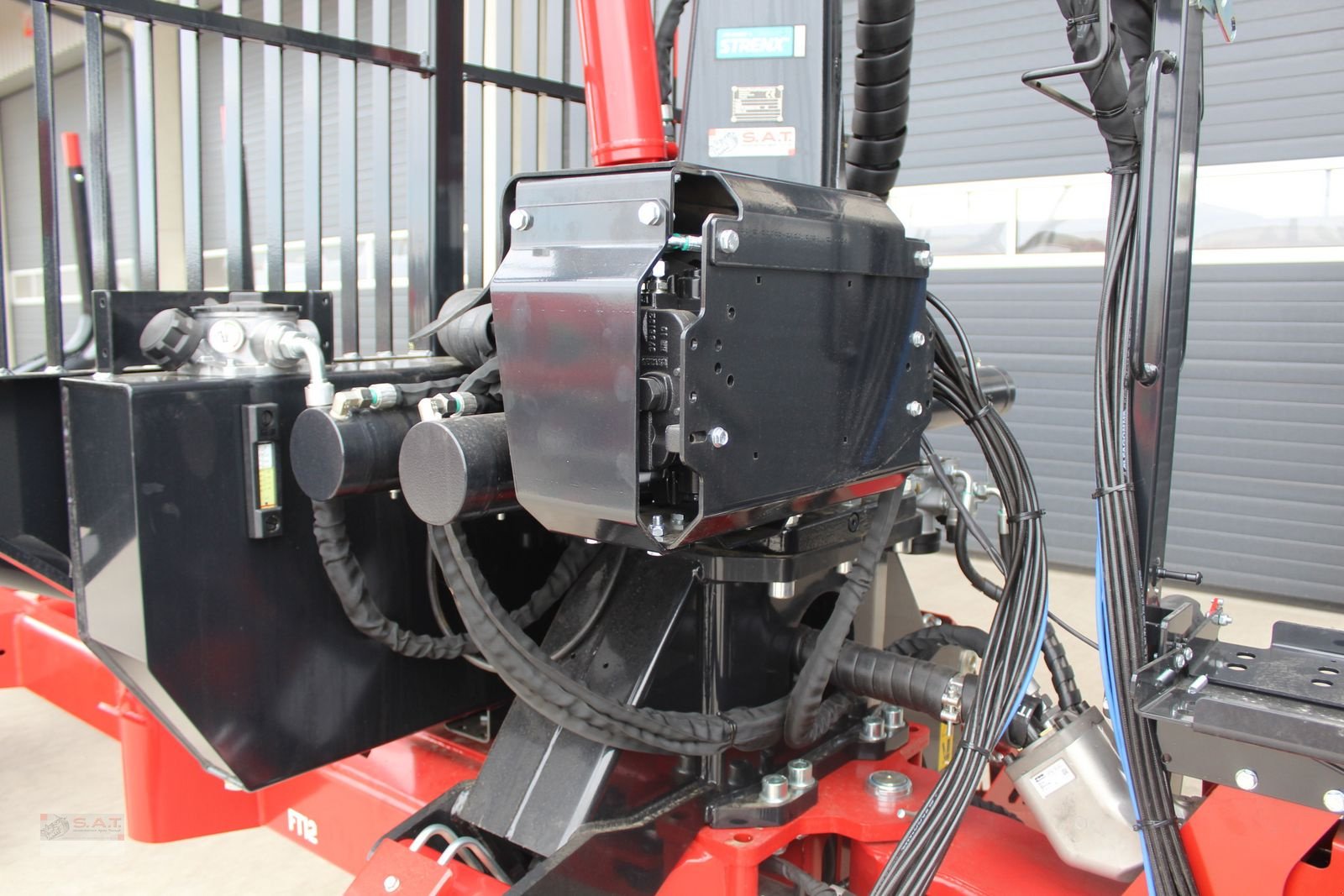 Rückewagen & Rückeanhänger des Typs Farmi Rückewagen FT 12 - CR 59 - 8,50m Kran - 14,5t, Neumaschine in Eberschwang (Bild 26)