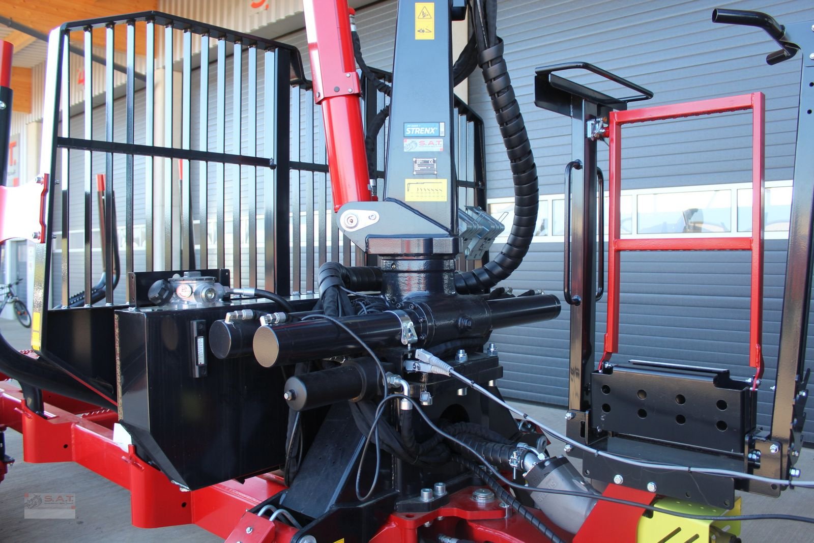 Rückewagen & Rückeanhänger des Typs Farmi Rückewagen FT 12 - CR 89 - 9,00m Kran - 14,5t, Neumaschine in Eberschwang (Bild 26)