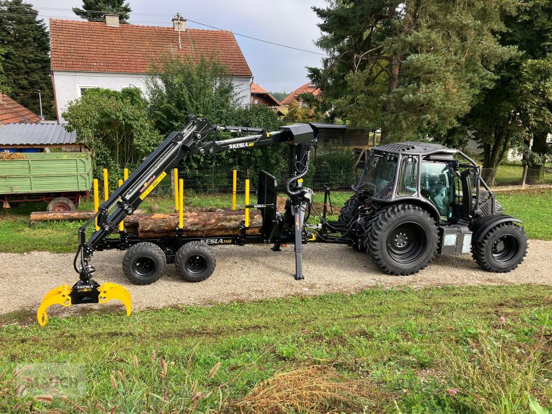 Rückewagen & Rückeanhänger van het type Kesla 114H mit 305T Kran, Neumaschine in Burgkirchen (Foto 1)