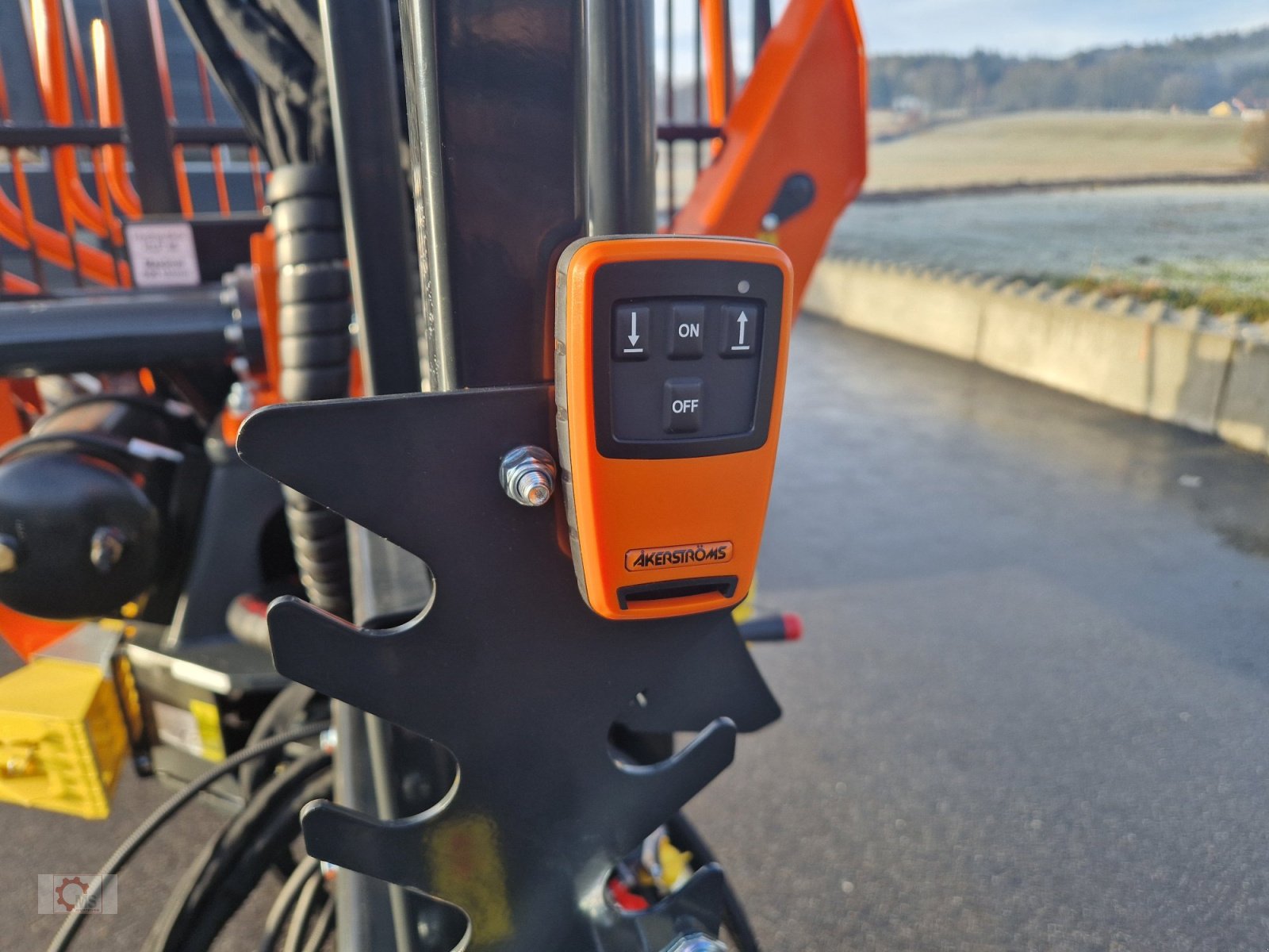 Rückewagen & Rückeanhänger des Typs MTM 10T 10to 9,20m Kran Druckluft Doppelrohrrahmen, Neumaschine in Tiefenbach (Bild 11)