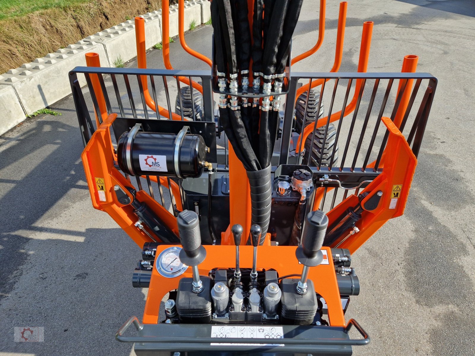 Rückewagen & Rückeanhänger типа MTM 10T S 10to 7,70m Kran Druckluft Zentralrohrrahmen, Neumaschine в Tiefenbach (Фотография 19)