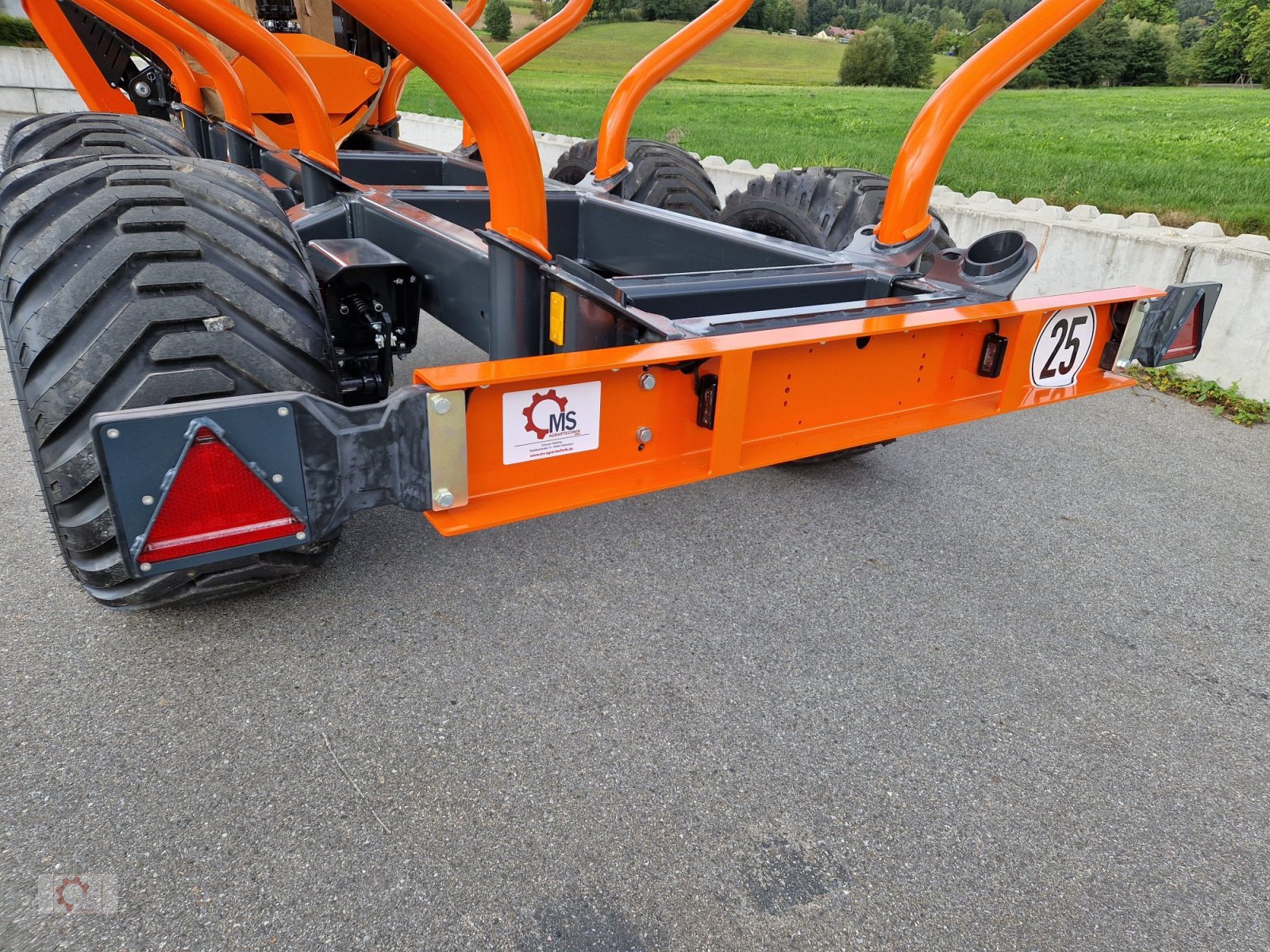 Rückewagen & Rückeanhänger typu MTM 12T 12to 9,80m Kran hydr. Vorgesteuerte Steuerung Druckluft Doppelrohrrahmen, Neumaschine v Tiefenbach (Obrázek 5)