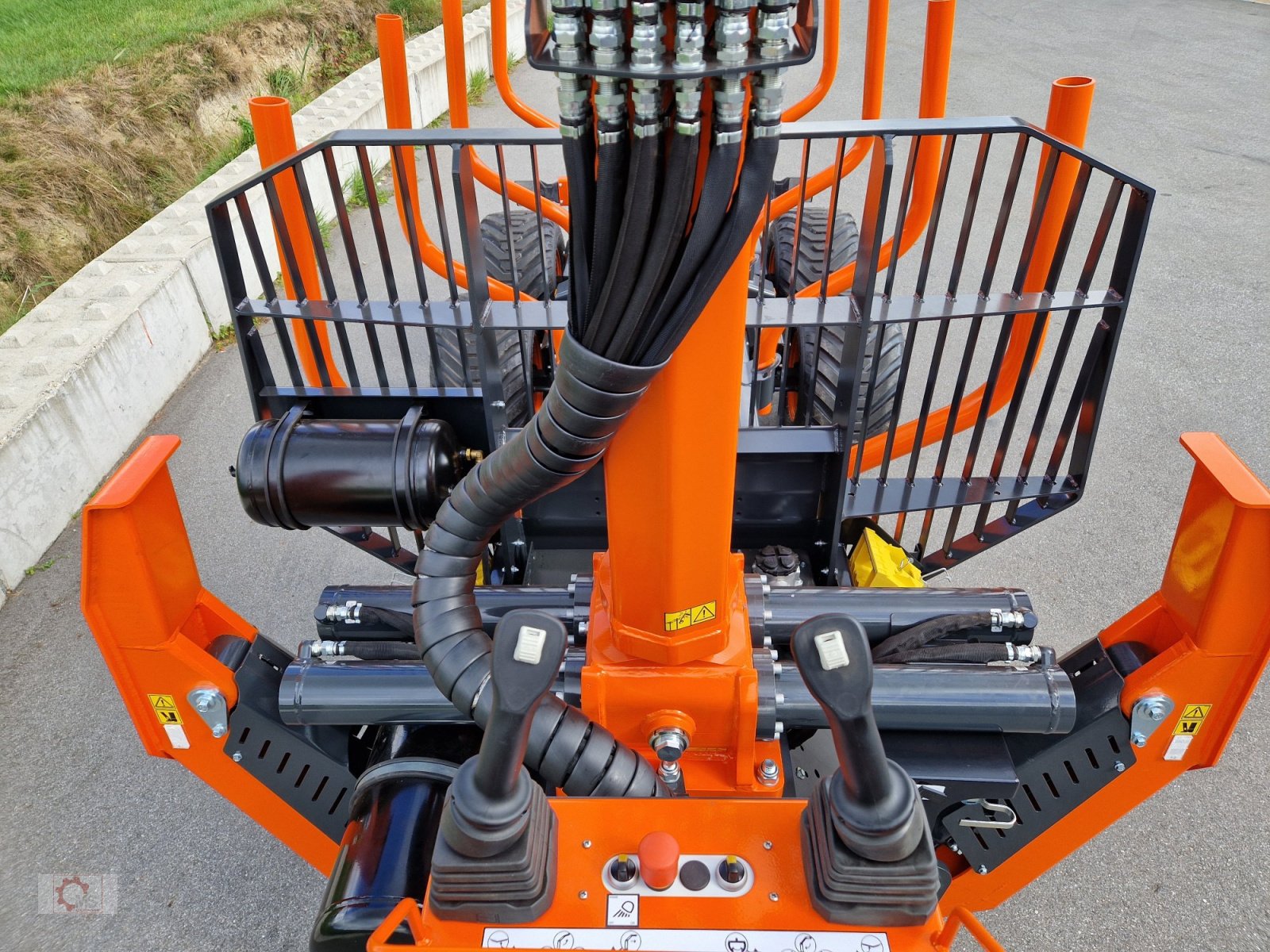 Rückewagen & Rückeanhänger typu MTM 12T 12to 9,80m Kran hydr. Vorgesteuerte Steuerung Druckluft Doppelrohrrahmen, Neumaschine v Tiefenbach (Obrázek 11)