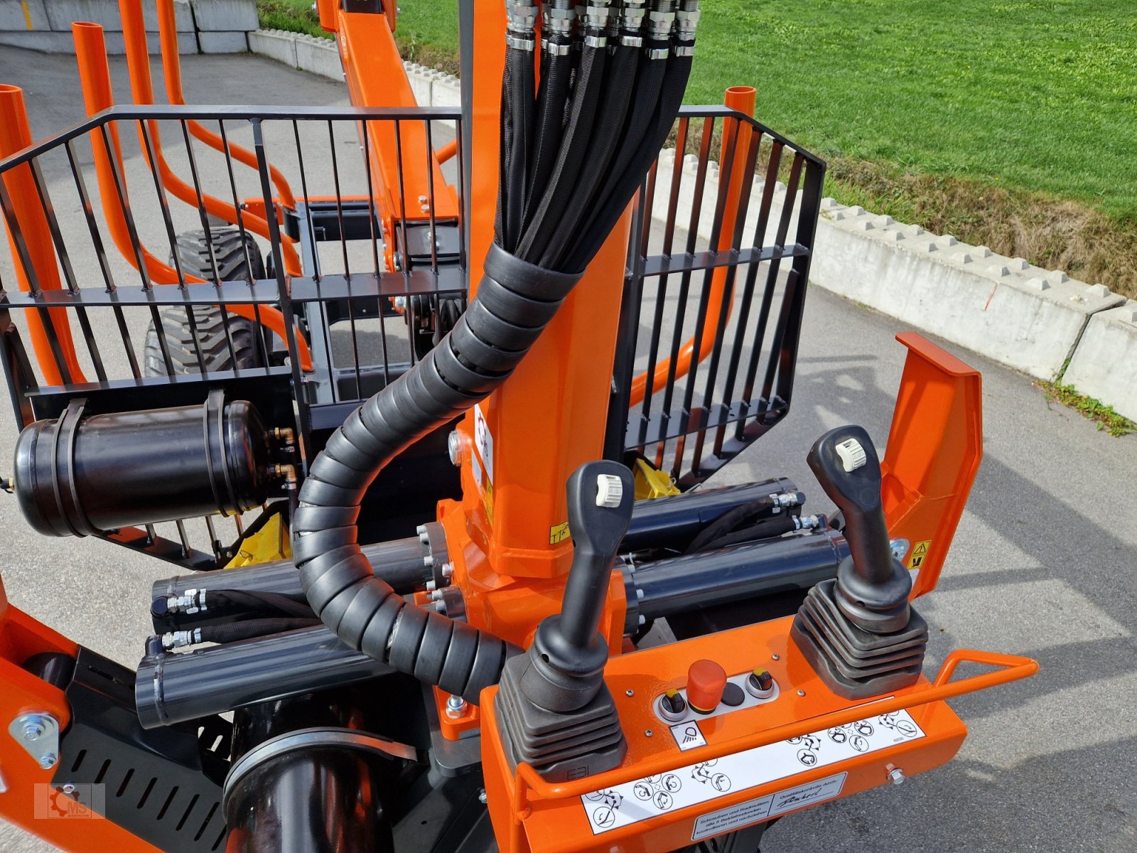 Rückewagen & Rückeanhänger typu MTM 12T 12to 9,80m Kran hydr. Vorgesteuerte Steuerung Druckluft Doppelrohrrahmen, Neumaschine v Tiefenbach (Obrázek 26)