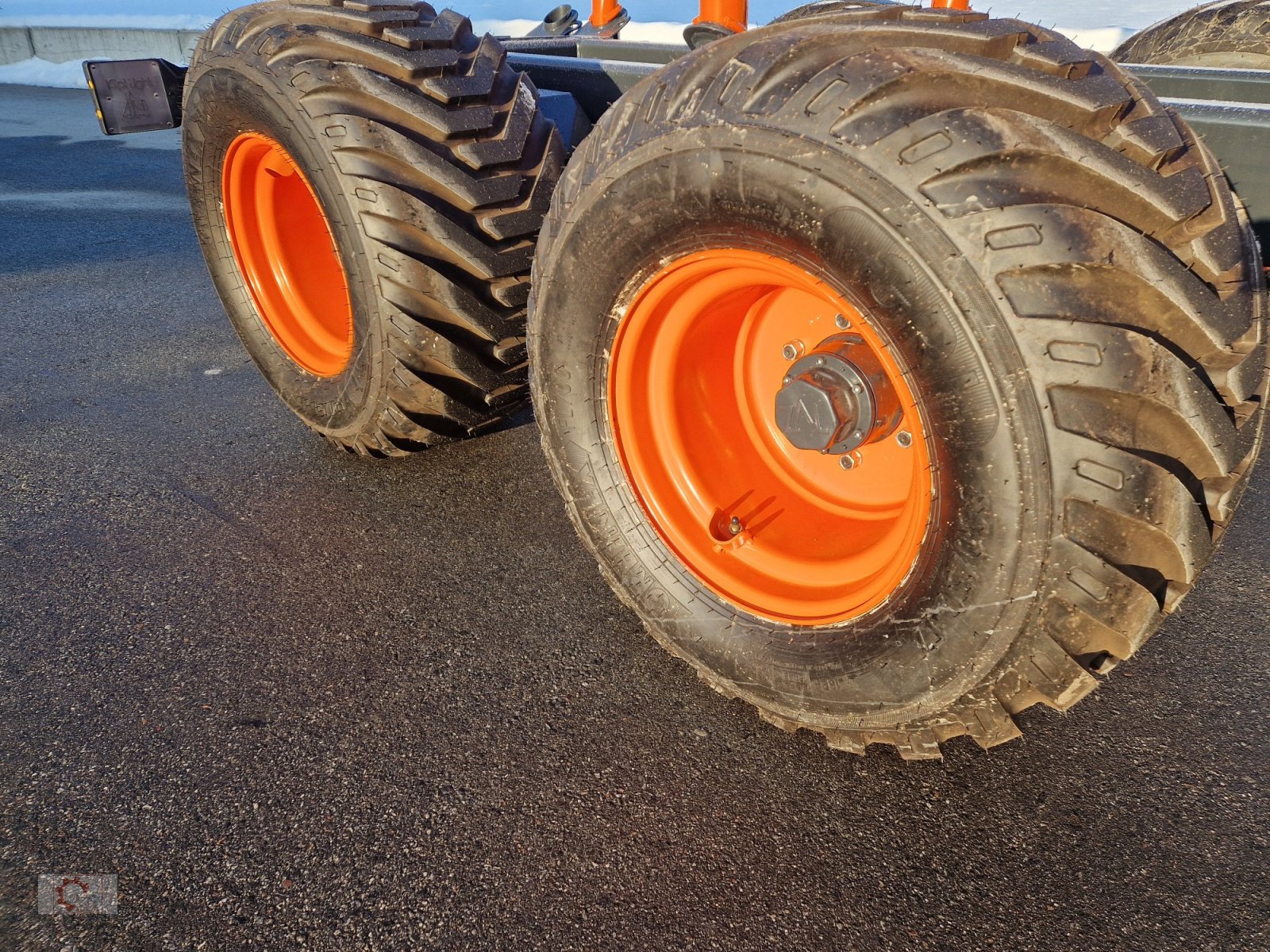 Rückewagen & Rückeanhänger of the type MTM 13T 13to 8,10m Kran Druckluft Doppelrohrrahmen Eigenölversorgung Kranseilwinde, Neumaschine in Tiefenbach (Picture 4)