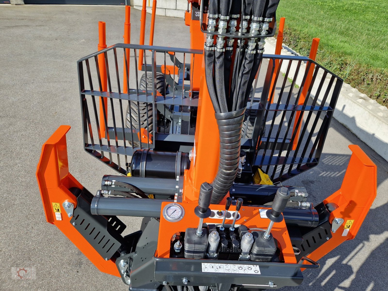 Rückewagen & Rückeanhänger typu MTM 13T 13to 8,10m Kran Forwarder Rungen Druckluft Doppelrohrrahmen, Neumaschine v Tiefenbach (Obrázek 10)