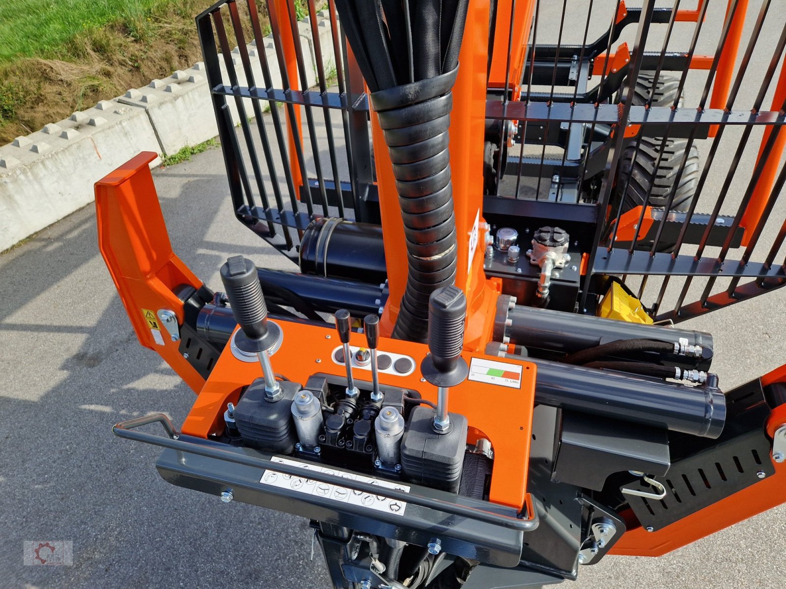 Rückewagen & Rückeanhänger typu MTM 13T 13to 8,10m Kran Forwarder Rungen Druckluft Doppelrohrrahmen, Neumaschine v Tiefenbach (Obrázek 27)