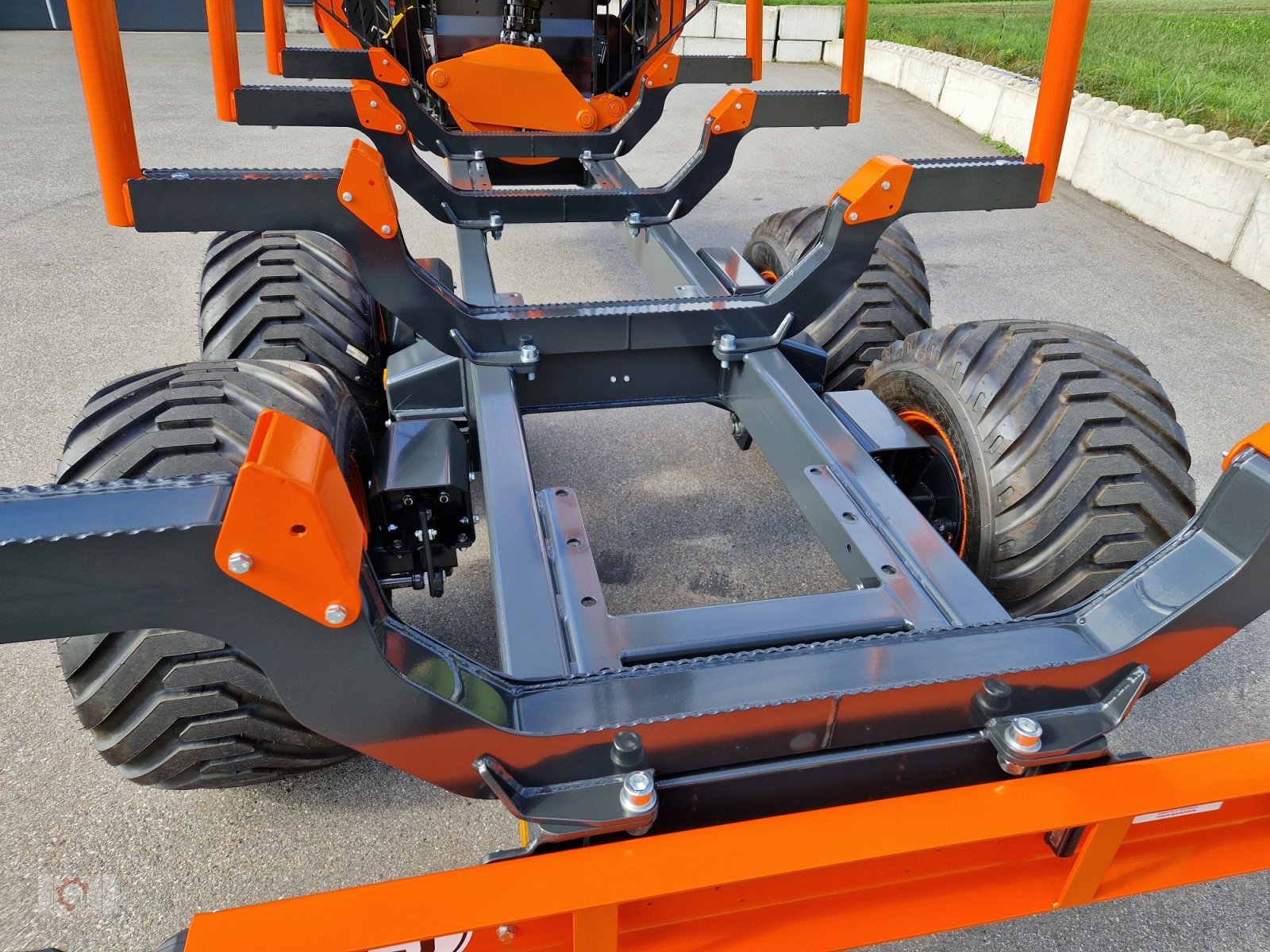 Rückewagen & Rückeanhänger typu MTM 13T 13to 8,10m Kran Forwarder Rungen Druckluft Doppelrohrrahmen, Neumaschine v Tiefenbach (Obrázek 29)