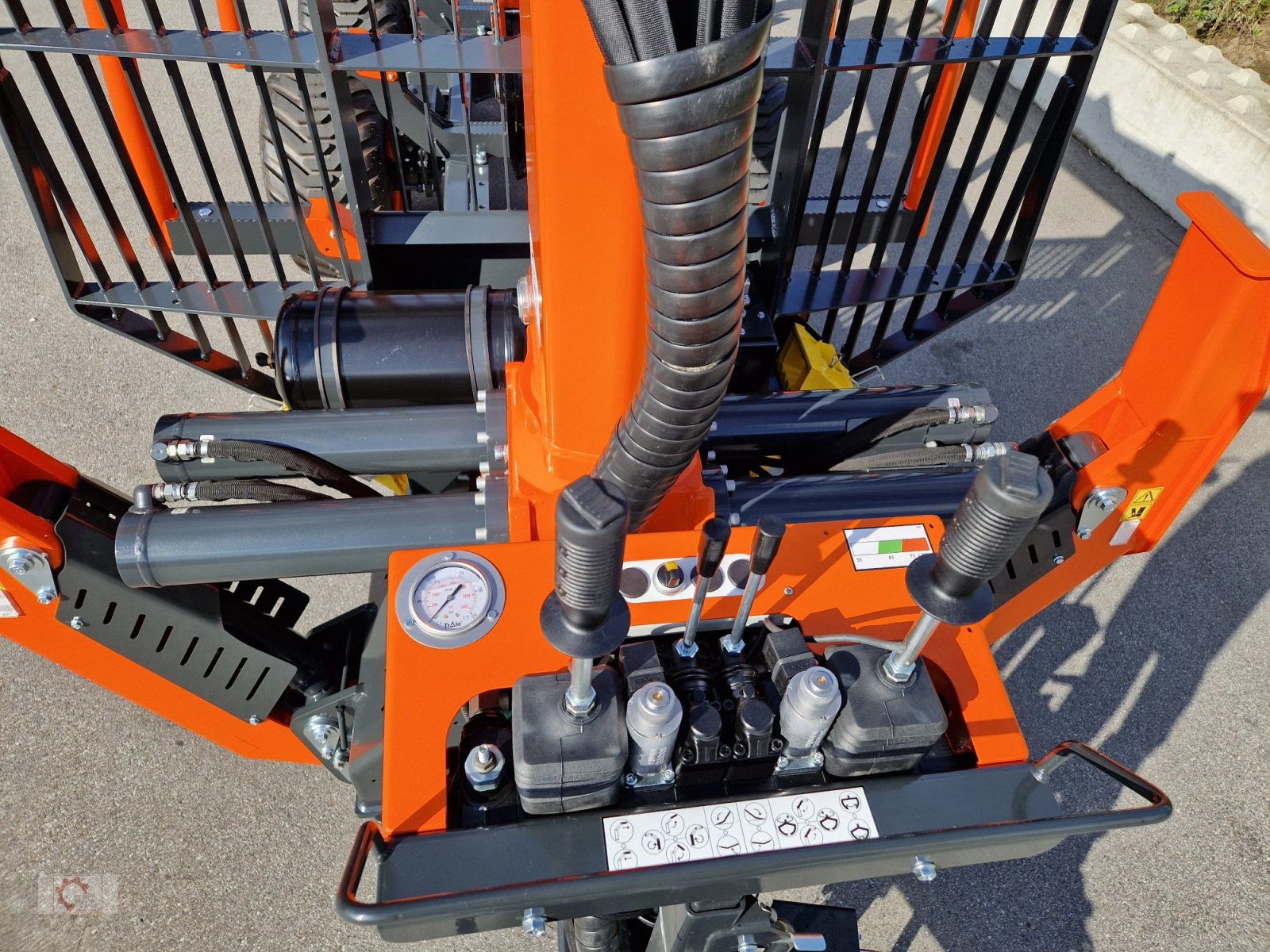 Rückewagen & Rückeanhänger des Typs MTM 13T 13to 8,10m Kran Forwarder Rungen Druckluft Doppelrohrrahmen, Neumaschine in Tiefenbach (Bild 11)