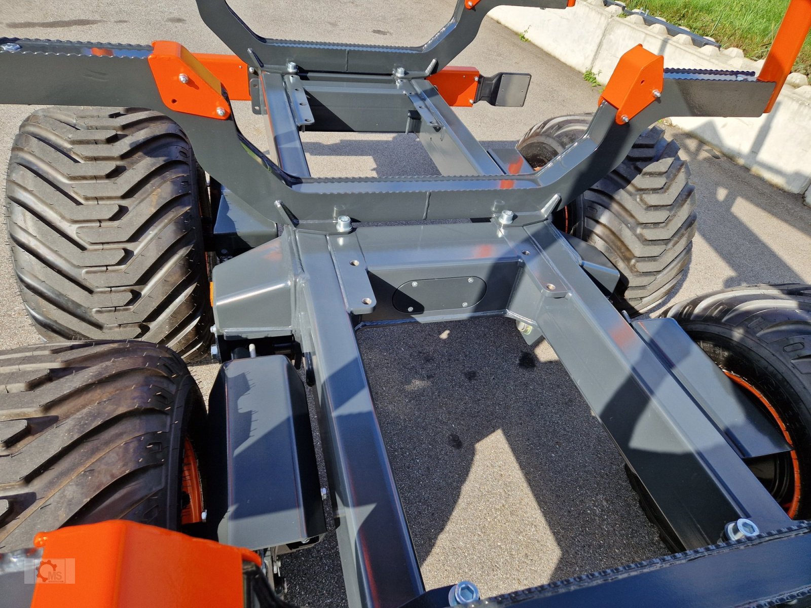 Rückewagen & Rückeanhänger des Typs MTM 13T 13to 8,10m Kran Forwarder Rungen Druckluft Doppelrohrrahmen, Neumaschine in Tiefenbach (Bild 13)