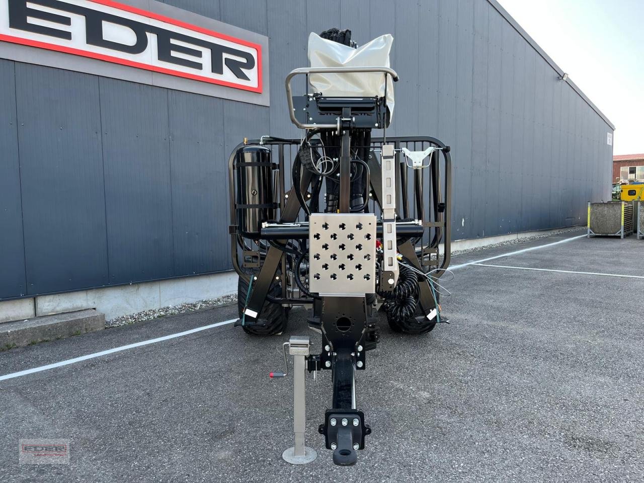 Rückewagen & Rückeanhänger des Typs Trejon Multiforest MF 1050 V7800, Neumaschine in Tuntenhausen (Bild 2)