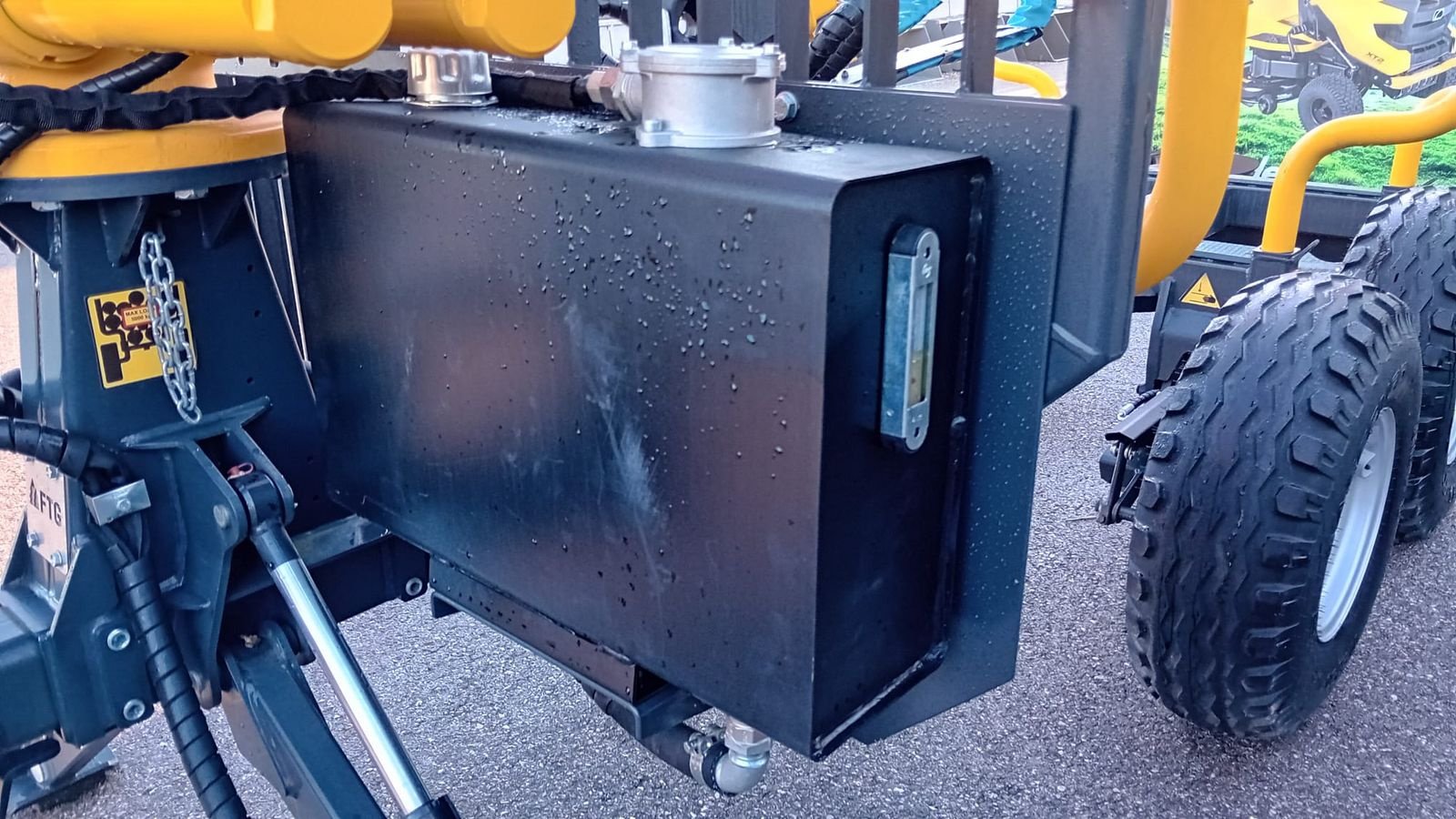 Rückewagen & Rückeanhänger от тип Uniforst Eigenölversorgung für Rückewagen, Neumaschine в NATTERNBACH (Снимка 1)