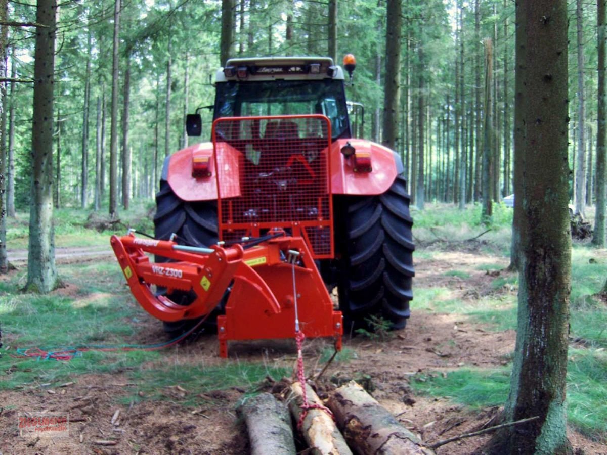 Rückezug des Typs Fransgard VHZ 2300, Neumaschine in Rottenburg a.d. Laaber (Bild 1)