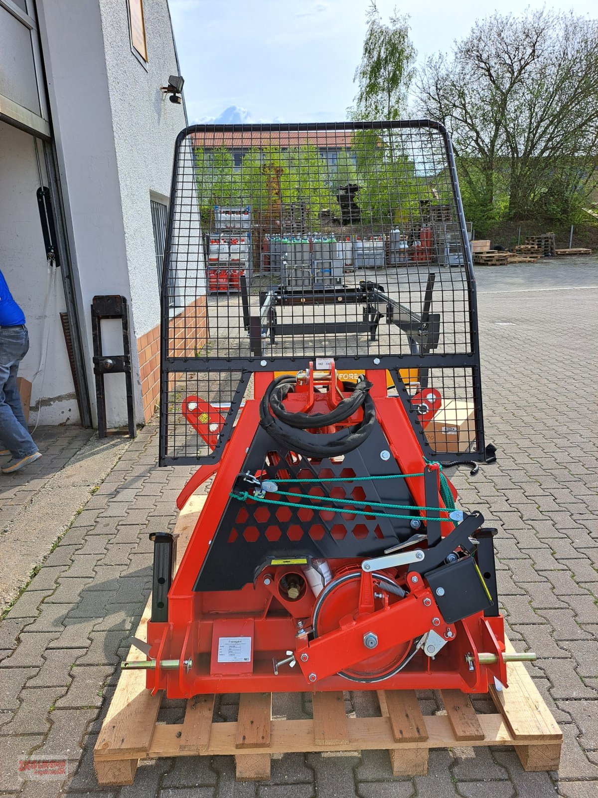 Rückezug des Typs Fransgard VHZ 2300, Neumaschine in Rottenburg a.d. Laaber (Bild 2)