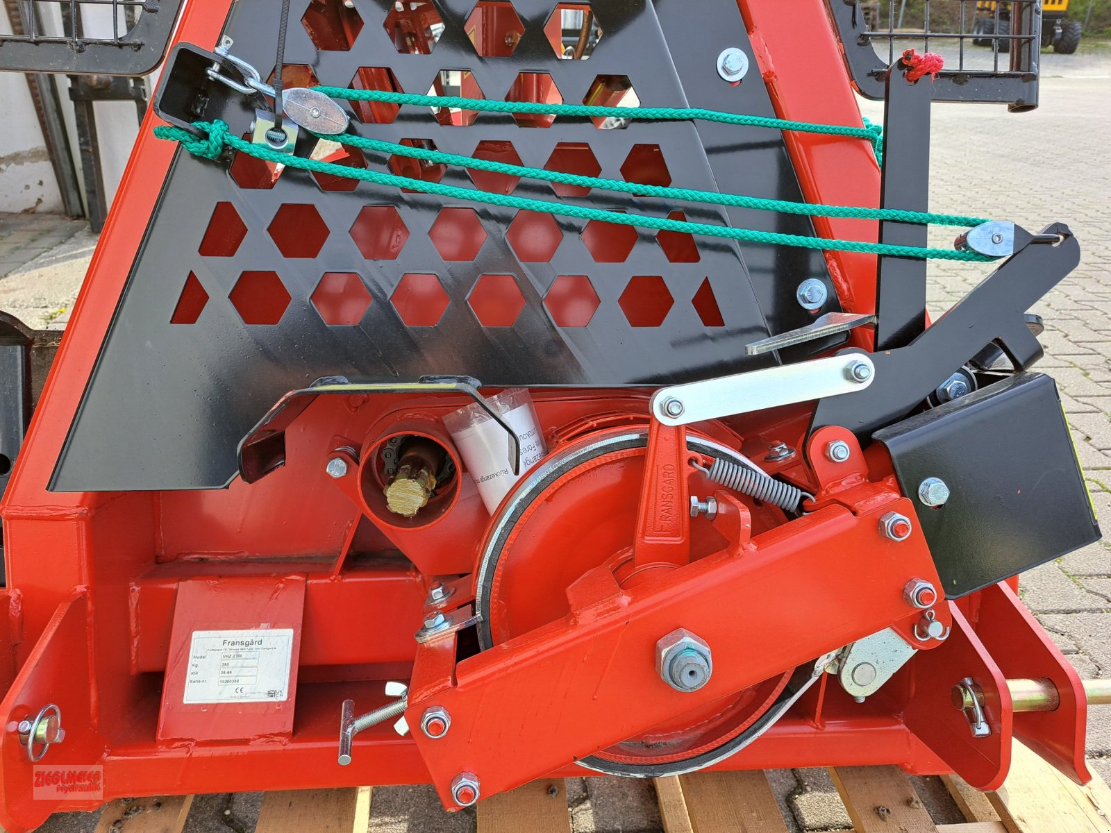 Rückezug des Typs Fransgard VHZ 2300, Neumaschine in Rottenburg a.d. Laaber (Bild 6)