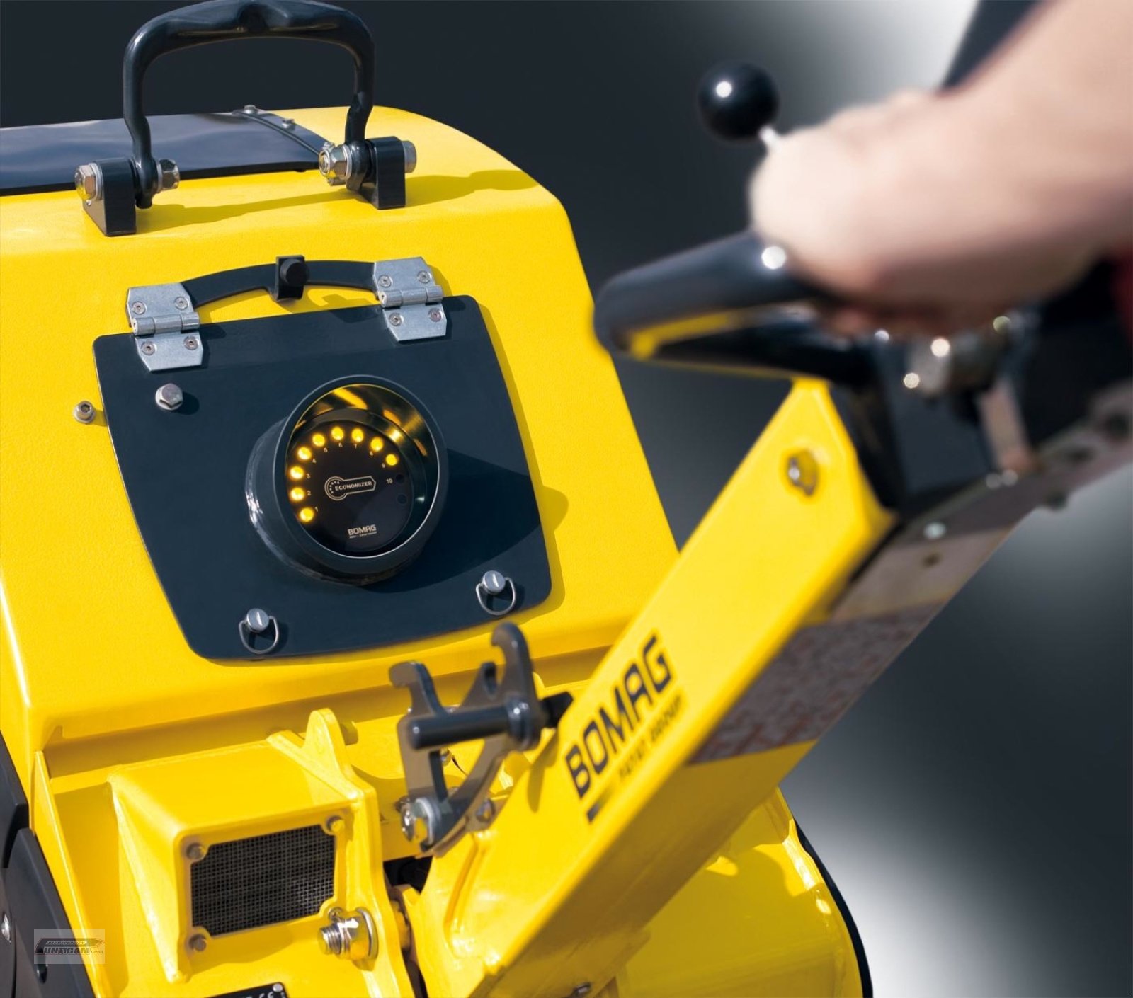 Rüttelplatte des Typs Bomag BPR 70/70 D, Neumaschine in Deutsch - Goritz (Bild 3)