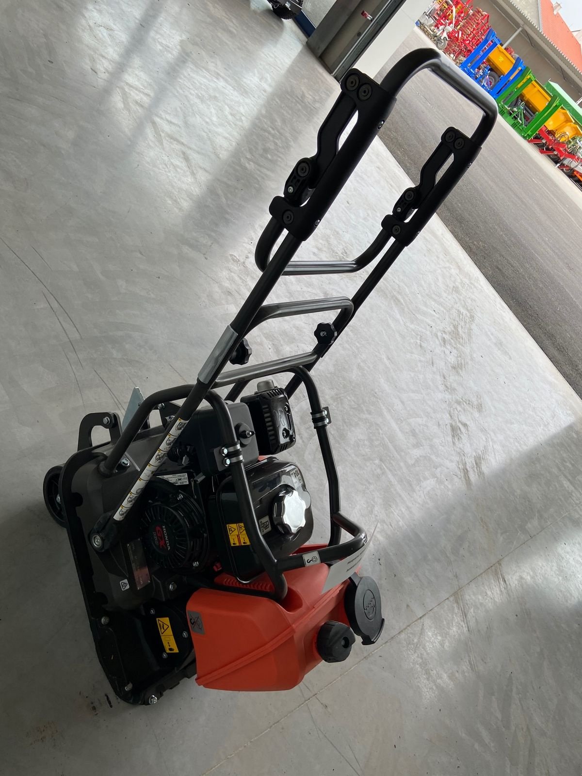 Rüttelplatte tipa Husqvarna HUSQVARNA LF 75 LAT Rüttelplatte mit 420 mm Plat, Neumaschine u Göpfritz (Slika 1)