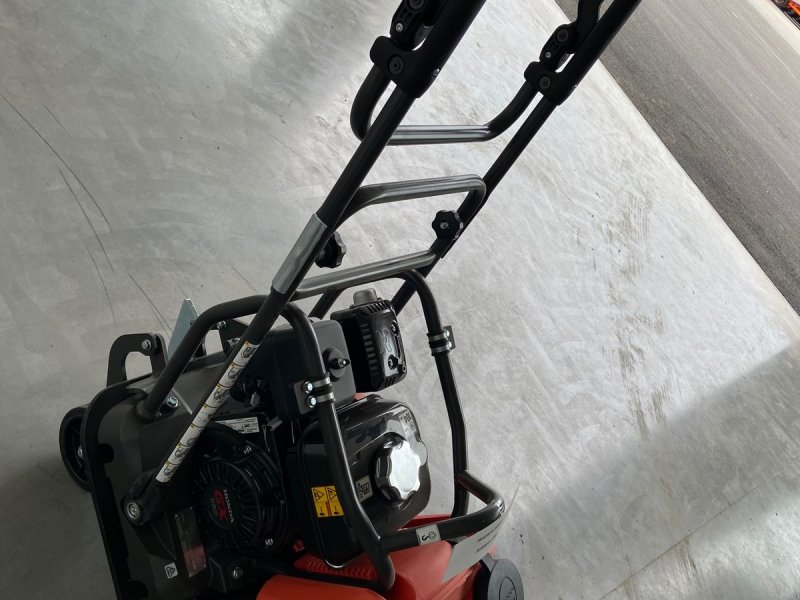 Rüttelplatte типа Husqvarna HUSQVARNA LF 75 LAT Rüttelplatte mit 420 mm Plat, Neumaschine в Göpfritz (Фотография 1)