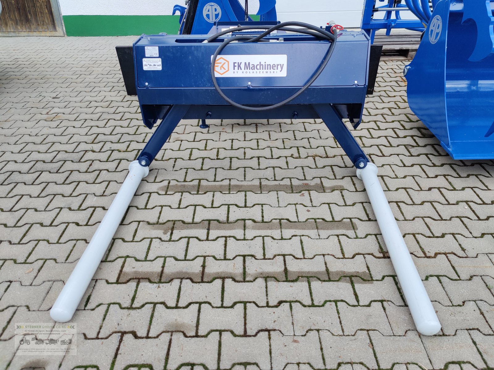 Rundballengabel des Typs FK Machinery UBTH Ballentransportgabel hydr., Neumaschine in Eging am See (Bild 2)