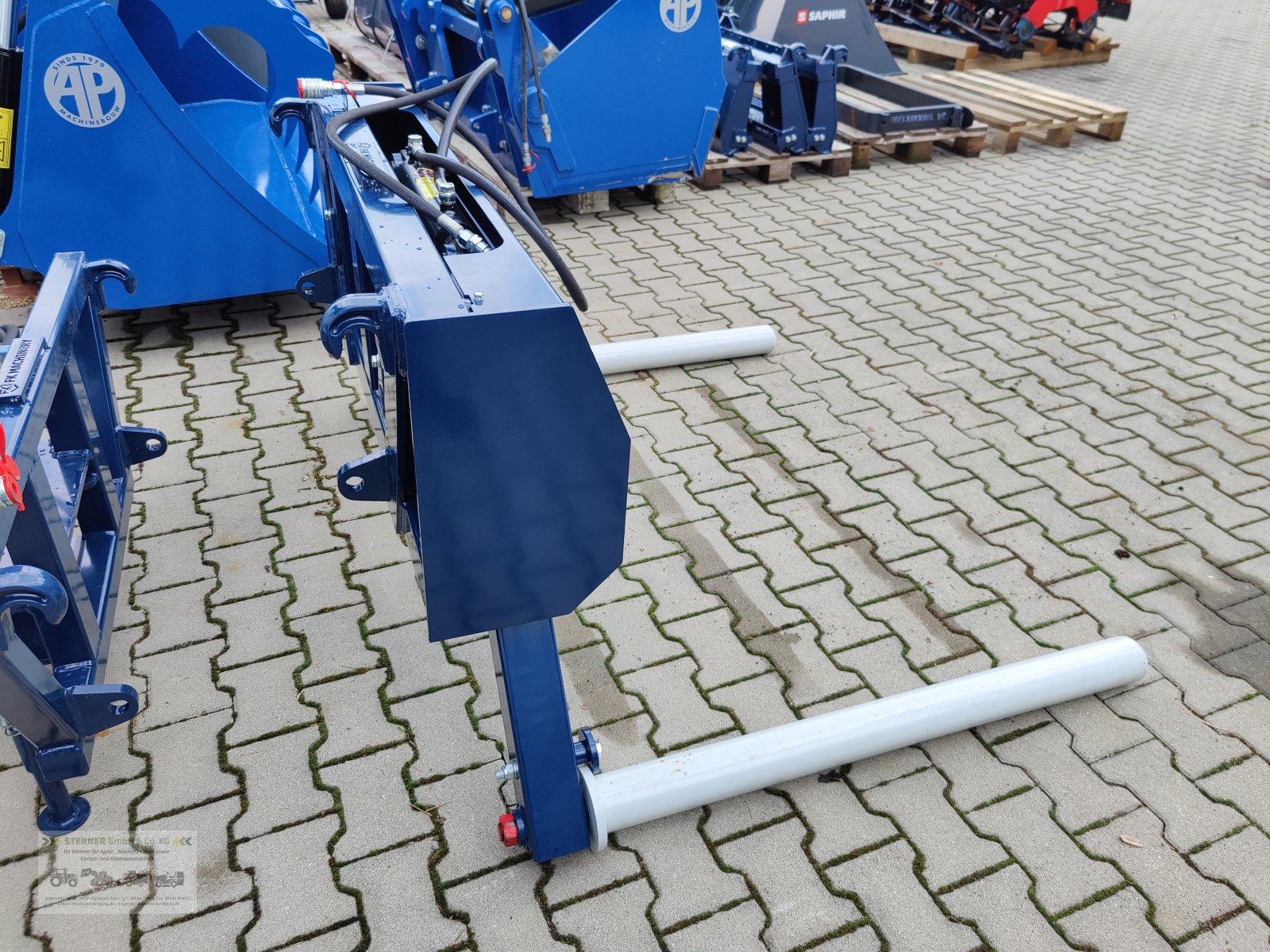 Rundballengabel des Typs FK Machinery UBTH Ballentransportgabel hydr., Neumaschine in Eging am See (Bild 3)