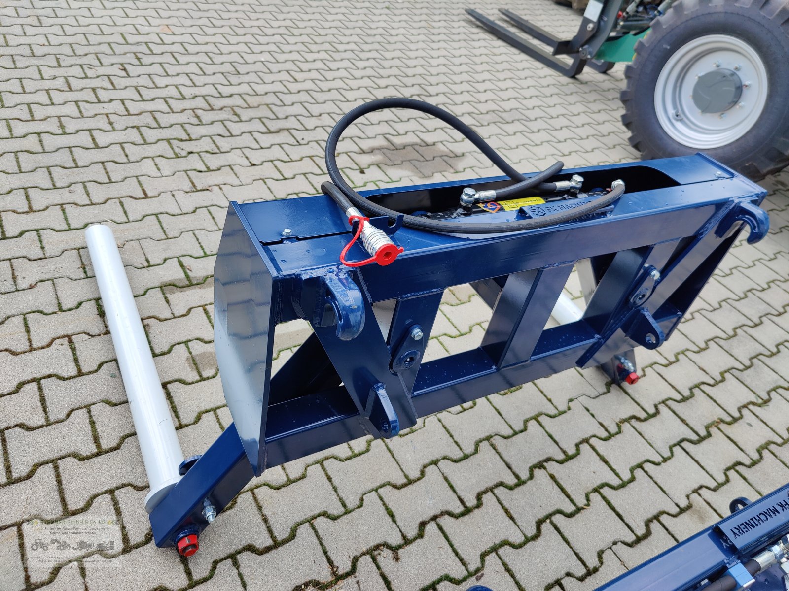 Rundballengabel des Typs FK Machinery UBTH Ballentransportgabel hydr., Neumaschine in Eging am See (Bild 5)