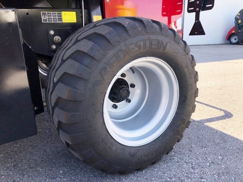 Rundballenpresse des Typs Case IH RB 344 RC Rundballenpresse, Neumaschine in St. Marienkirchen (Bild 7)