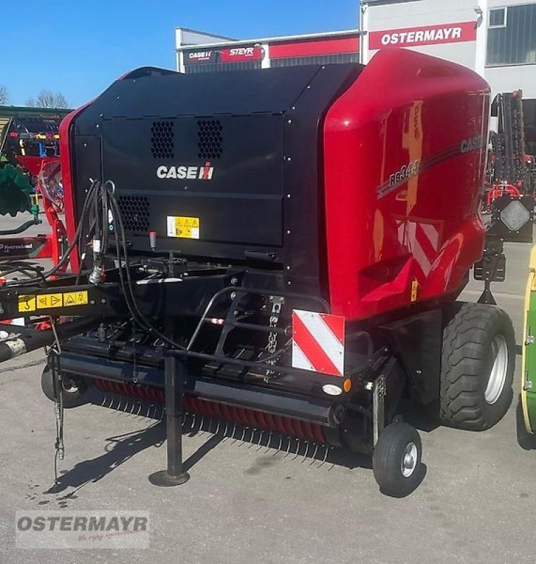 Rundballenpresse of the type Case IH RB 344 RC, Neumaschine in Rohr i .NB (Picture 1)