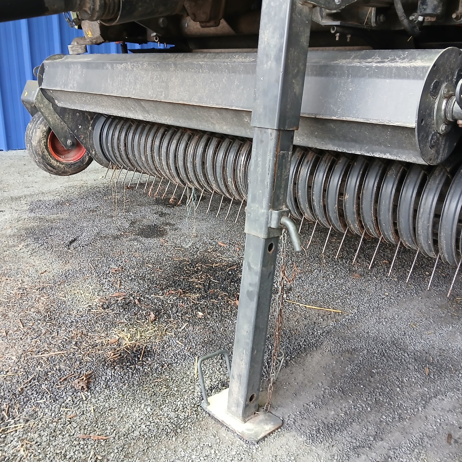 Rundballenpresse del tipo CLAAS 480RF, Gebrauchtmaschine en HERLIN LE SEC (Imagen 6)