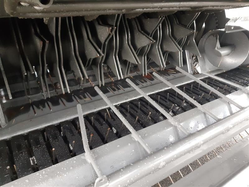 Rundballenpresse tip CLAAS PRESSE VARIANT 560 RC PRO, Neumaschine in Grimma (Poză 11)