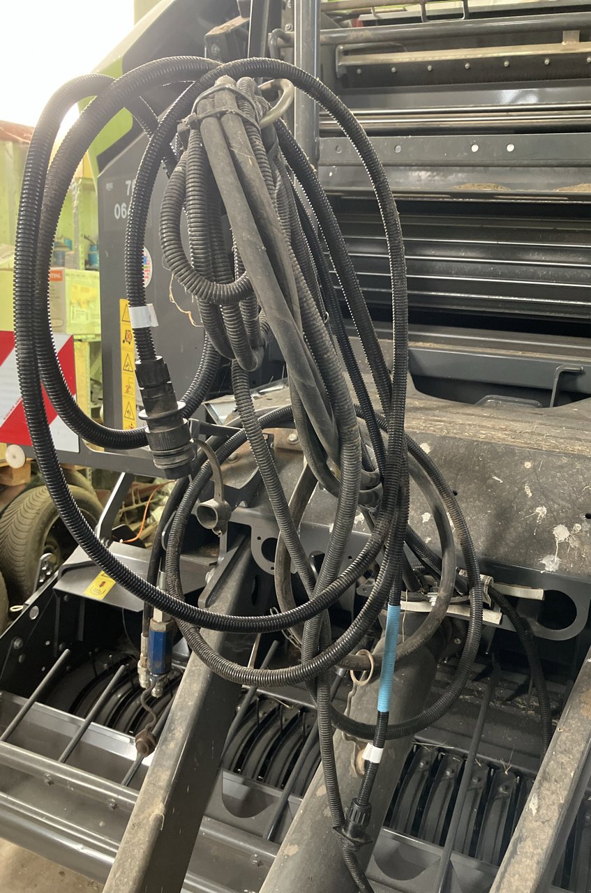 Rundballenpresse des Typs CLAAS Rolland 520 rf, Gebrauchtmaschine in MORLHON LE HAUT (Bild 9)