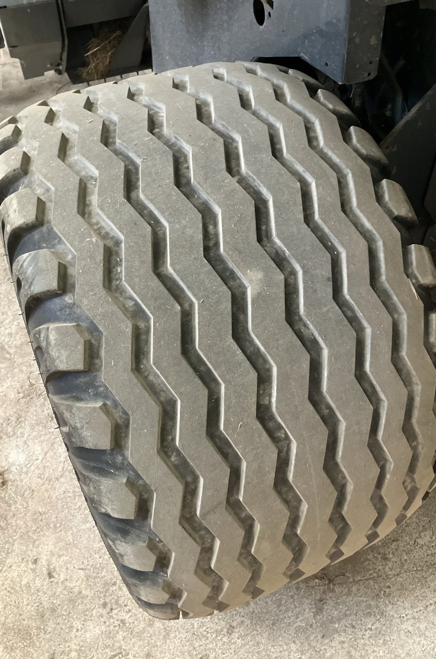 Rundballenpresse des Typs CLAAS Rolland 520 rf, Gebrauchtmaschine in MORLHON LE HAUT (Bild 5)