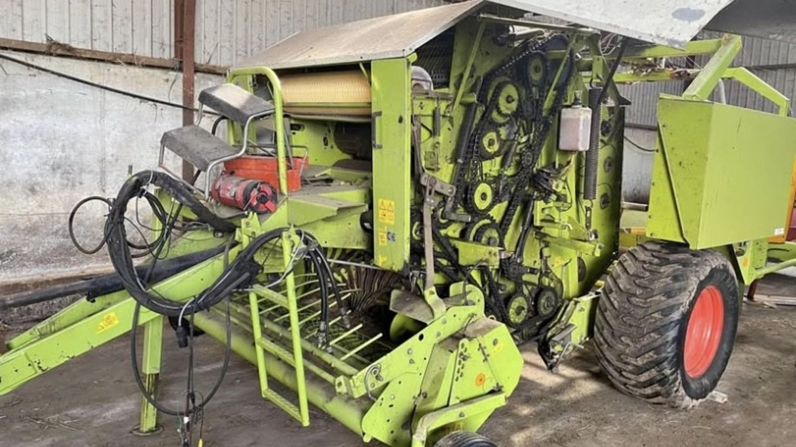 Rundballenpresse типа CLAAS ROLLANT 255 RC UNIWRAP, Gebrauchtmaschine в øster ulslev (Фотография 4)