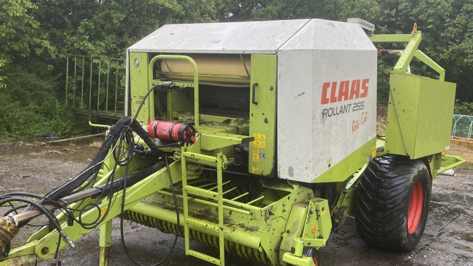Rundballenpresse типа CLAAS ROLLANT 255 RC UNIWRAP, Gebrauchtmaschine в øster ulslev (Фотография 1)
