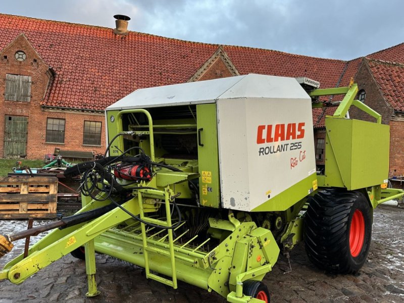 Rundballenpresse типа CLAAS ROLLANT 255 RC UNIWRAP, Gebrauchtmaschine в øster ulslev (Фотография 1)