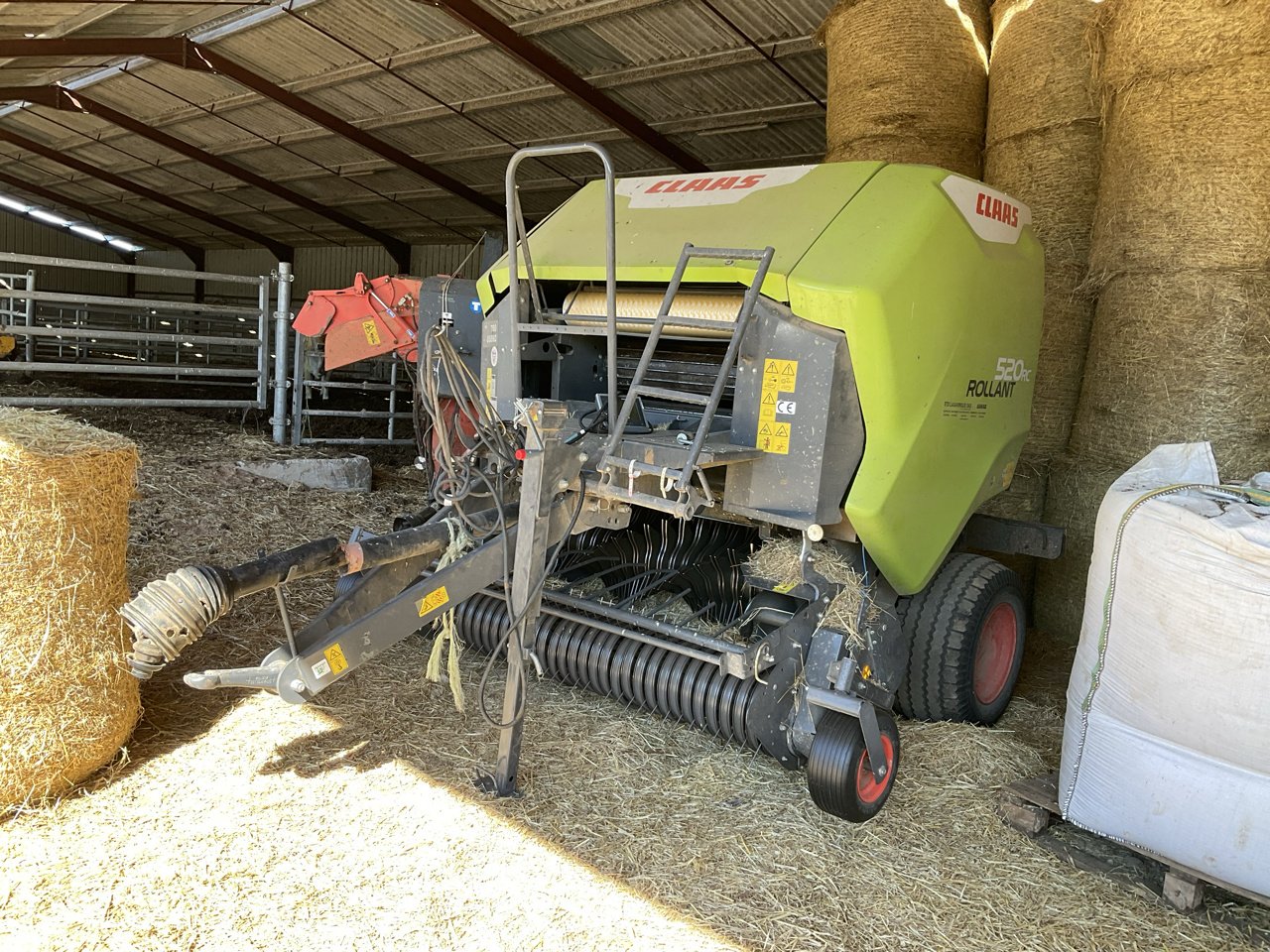 Rundballenpresse van het type CLAAS ROLLANT 520 RC, Gebrauchtmaschine in MORLHON LE HAUT (Foto 4)