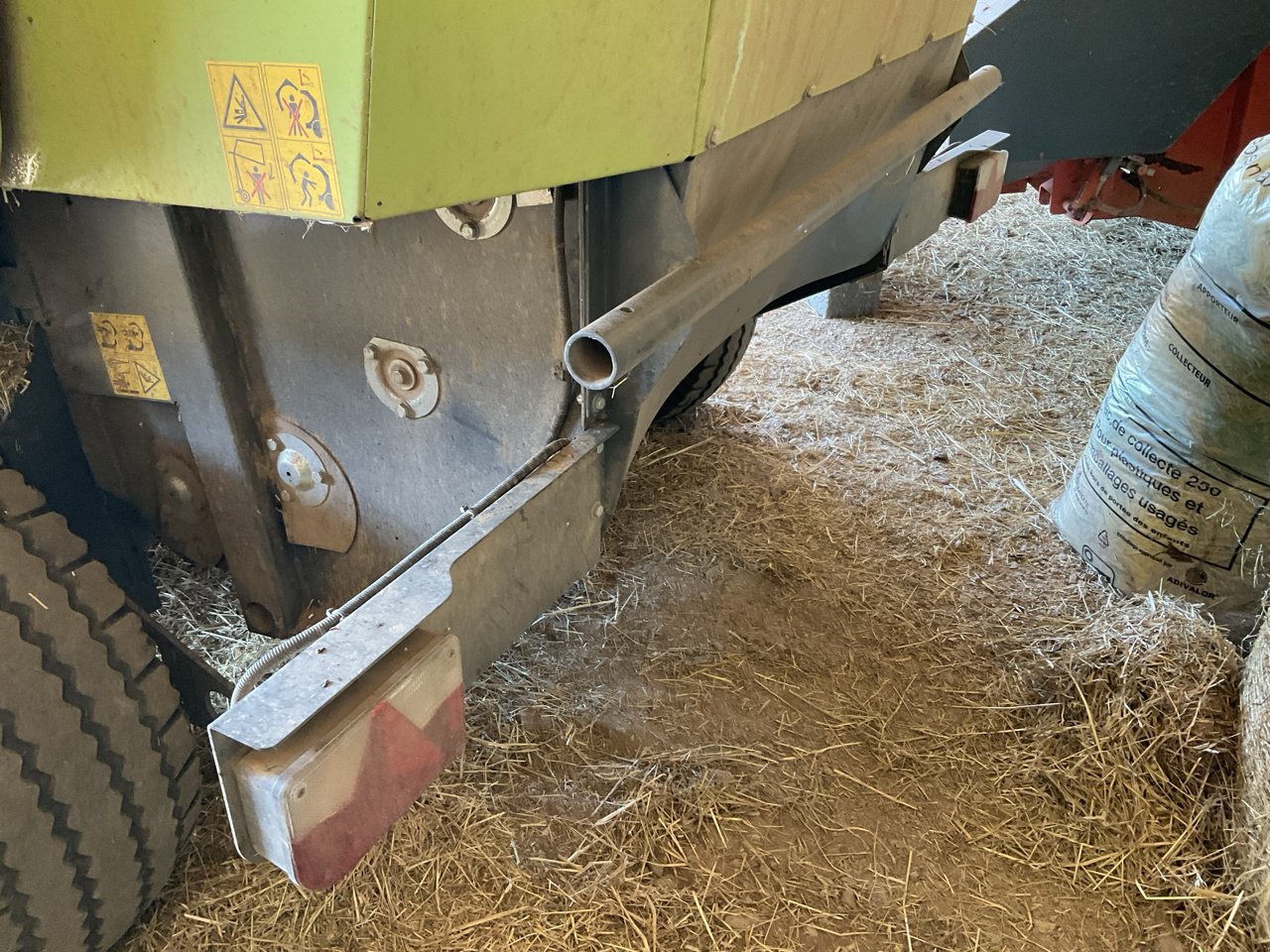 Rundballenpresse van het type CLAAS ROLLANT 520 RC, Gebrauchtmaschine in MORLHON LE HAUT (Foto 8)