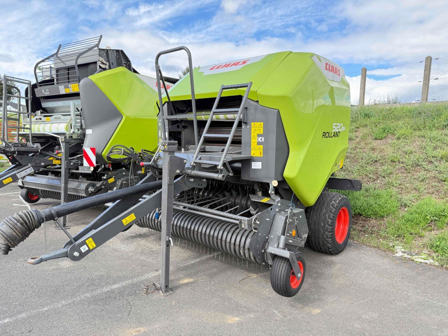 Rundballenpresse typu CLAAS ROLLANT 520 RF, Gebrauchtmaschine v SAINT GAUDENS (Obrázek 2)