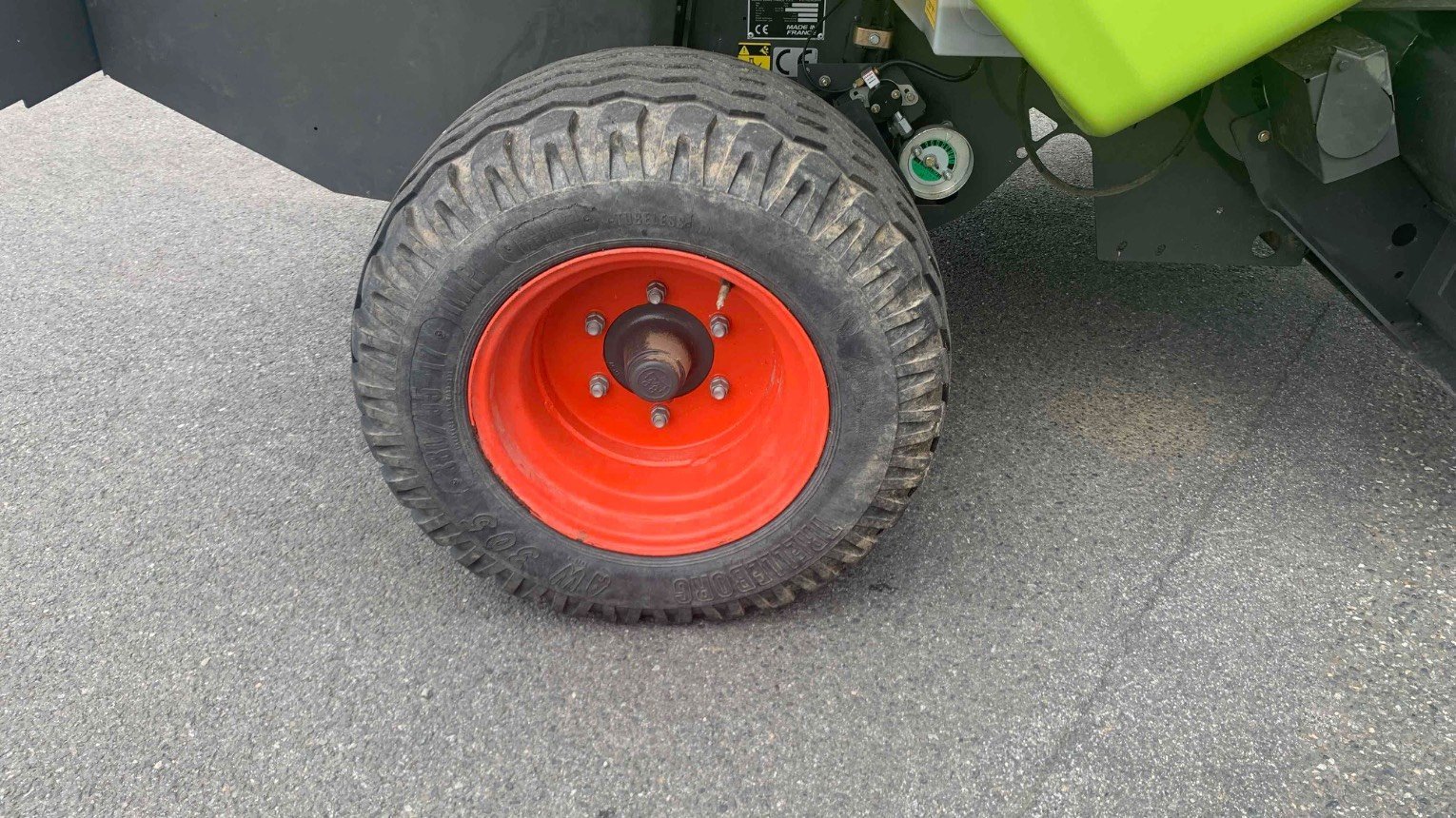 Rundballenpresse van het type CLAAS ROLLANT 520 RF, Gebrauchtmaschine in ORLEIX (Foto 7)