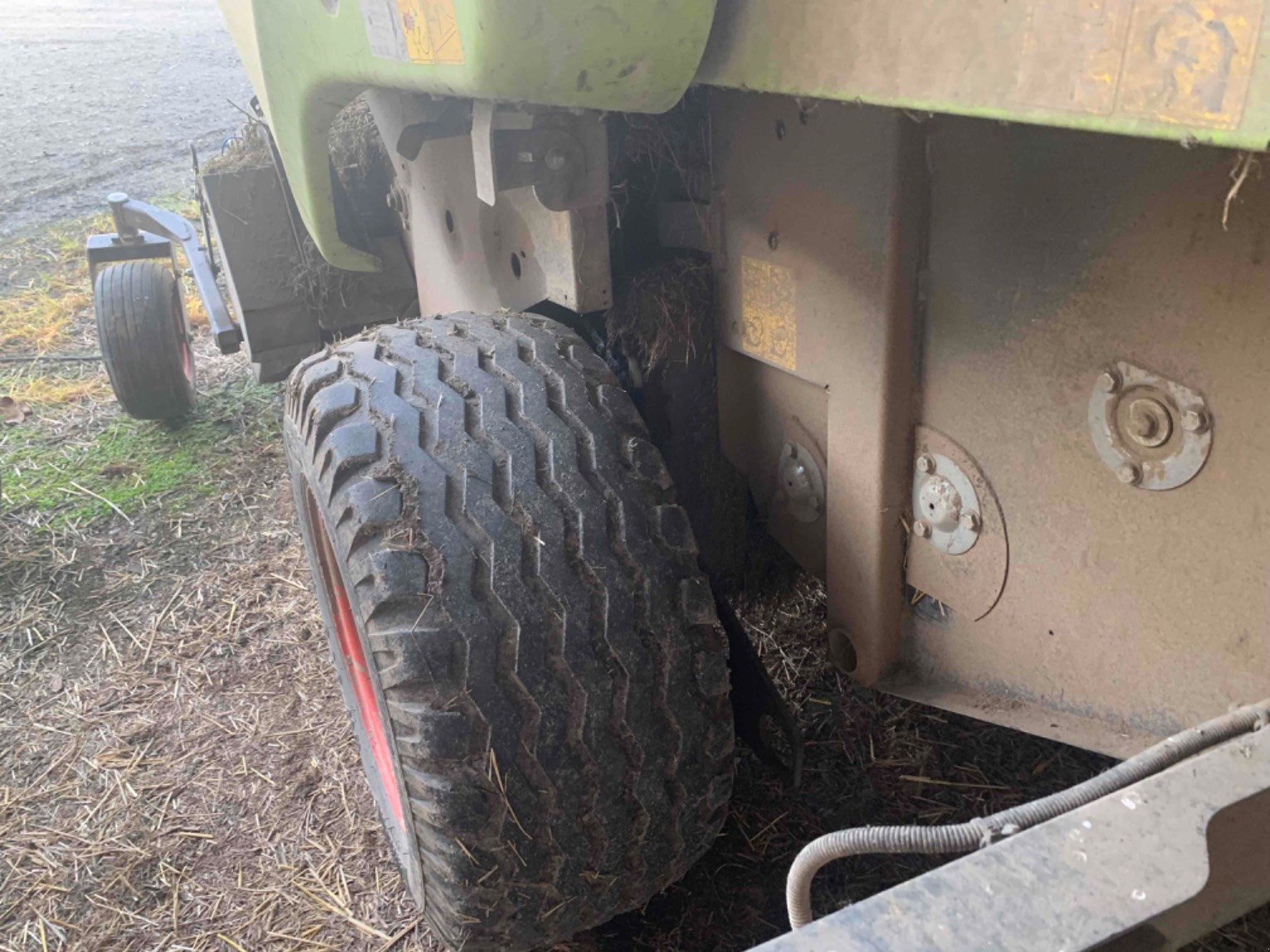 Rundballenpresse typu CLAAS ROLLANT 520 RF, Gebrauchtmaschine v ORLEIX (Obrázek 11)