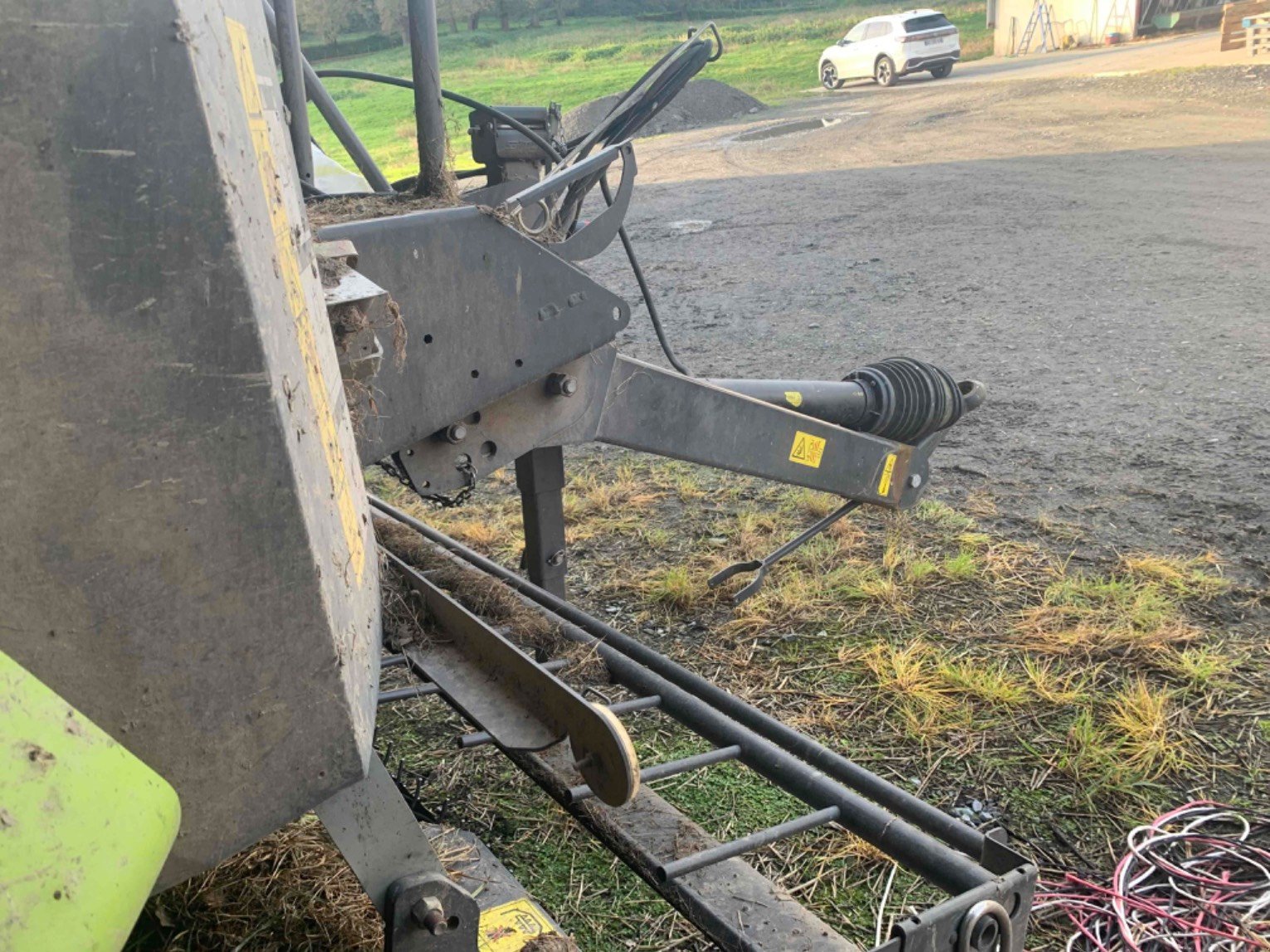 Rundballenpresse typu CLAAS ROLLANT 520 RF, Gebrauchtmaschine v ORLEIX (Obrázek 4)