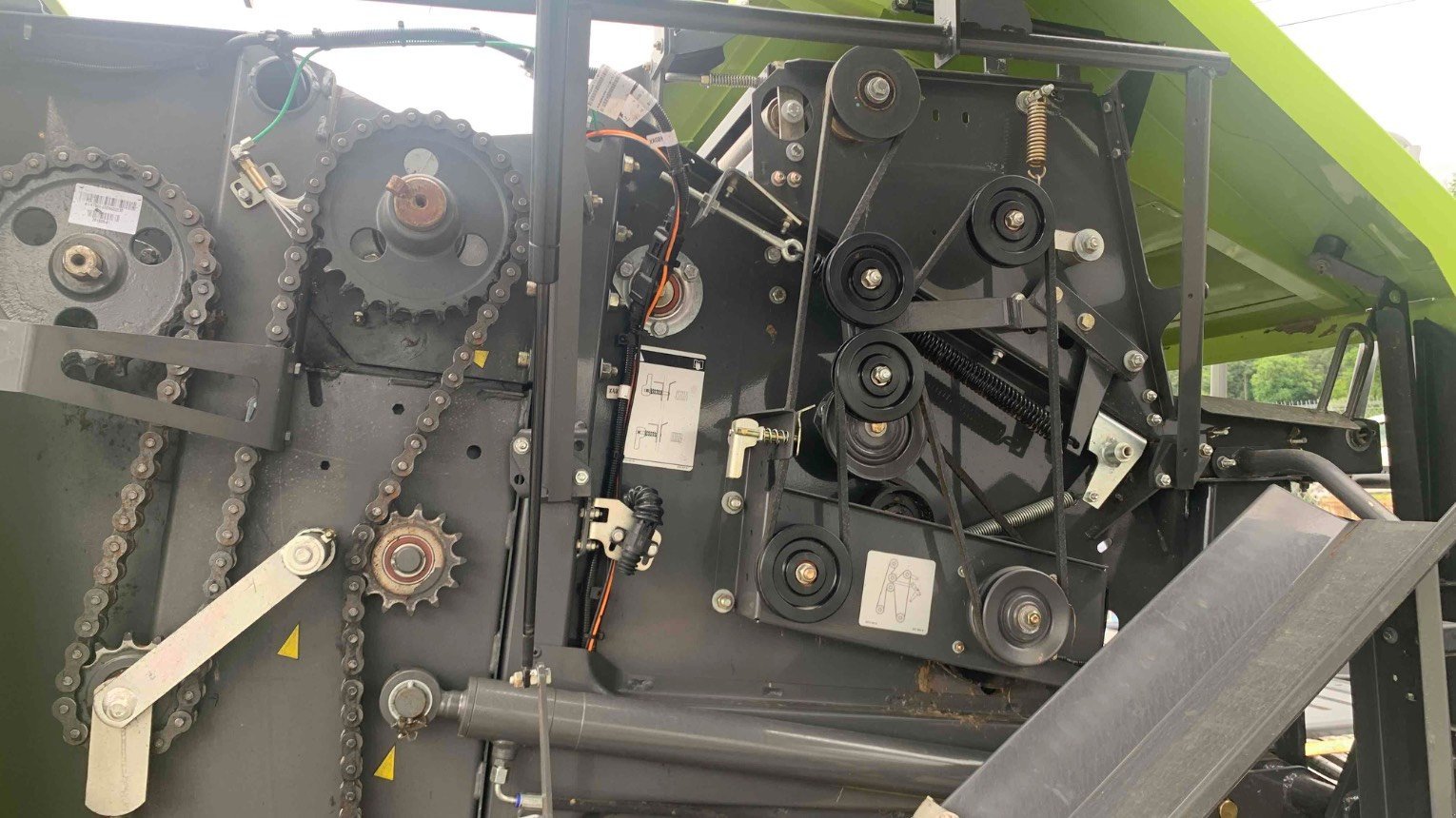 Rundballenpresse van het type CLAAS ROLLANT 520 RF, Gebrauchtmaschine in ORLEIX (Foto 2)