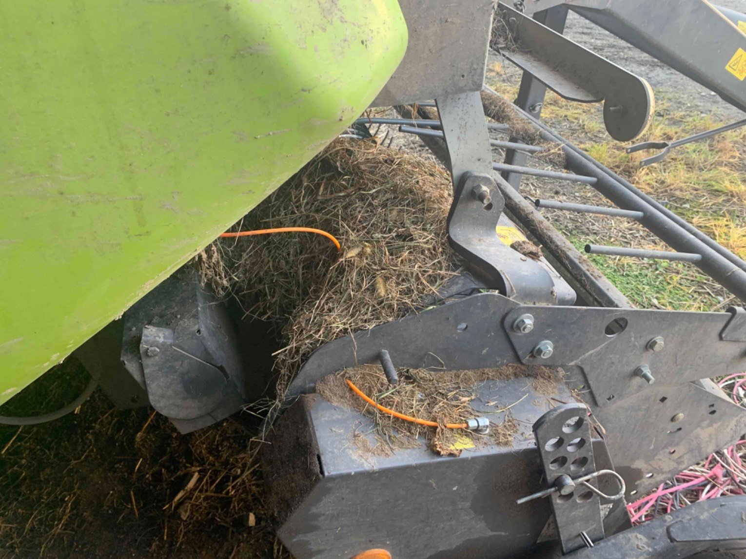 Rundballenpresse typu CLAAS ROLLANT 520 RF, Gebrauchtmaschine v ORLEIX (Obrázek 9)