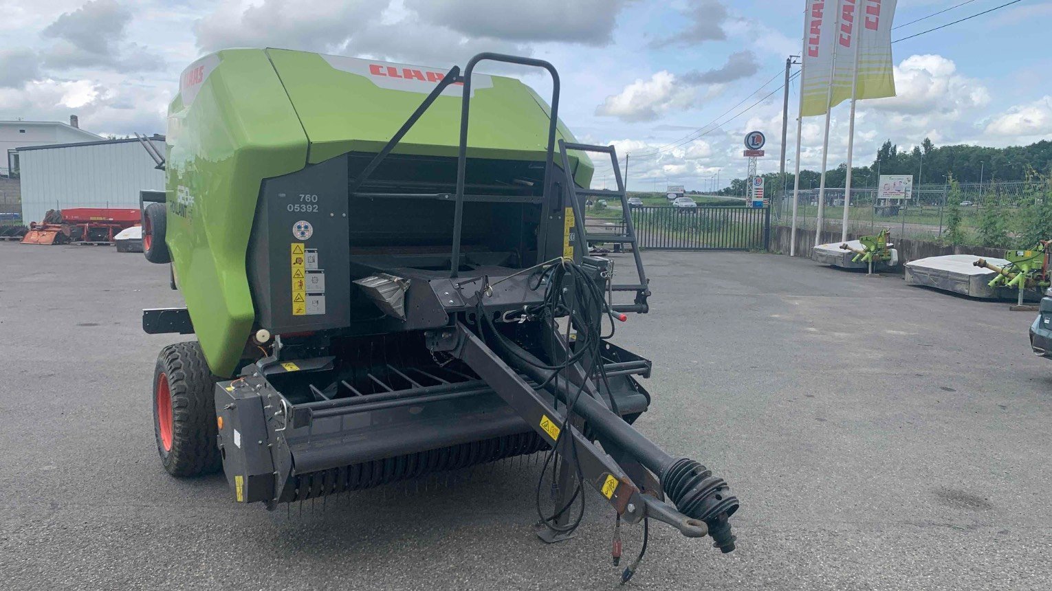 Rundballenpresse van het type CLAAS ROLLANT 520 RF, Gebrauchtmaschine in ORLEIX (Foto 11)